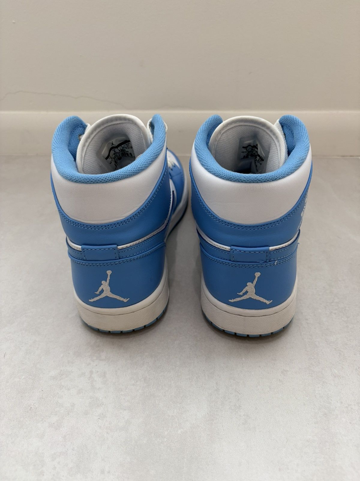 Nike Size 9 - Air Jordan 1 Mid UNC - 554724-106 Size US 9 / EU 42 - 3 Thumbnail