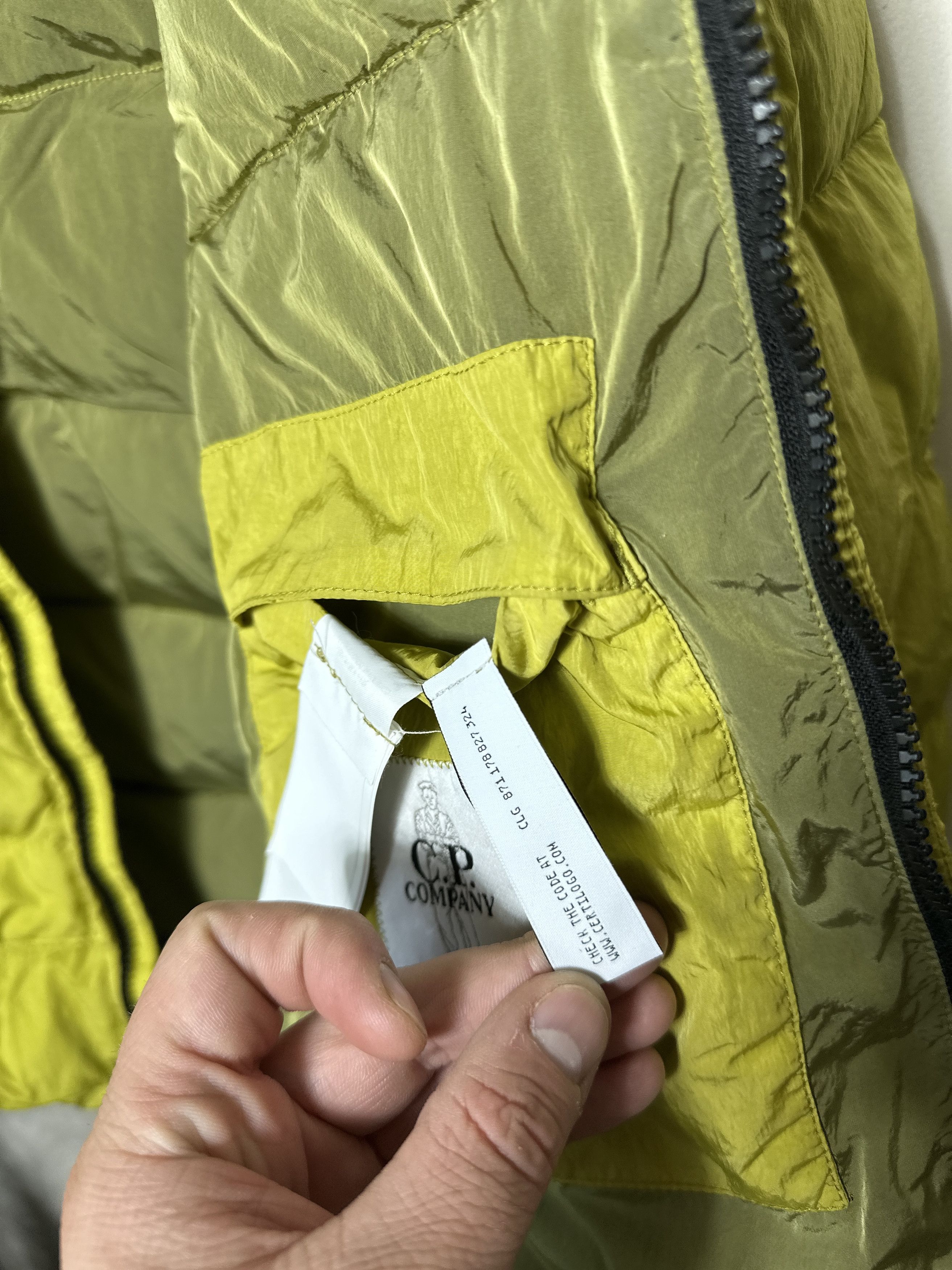 C.P. Company C p company eco chrome r puffer jacket size m Size US M / EU 48-50 / 2 - 17 Thumbnail