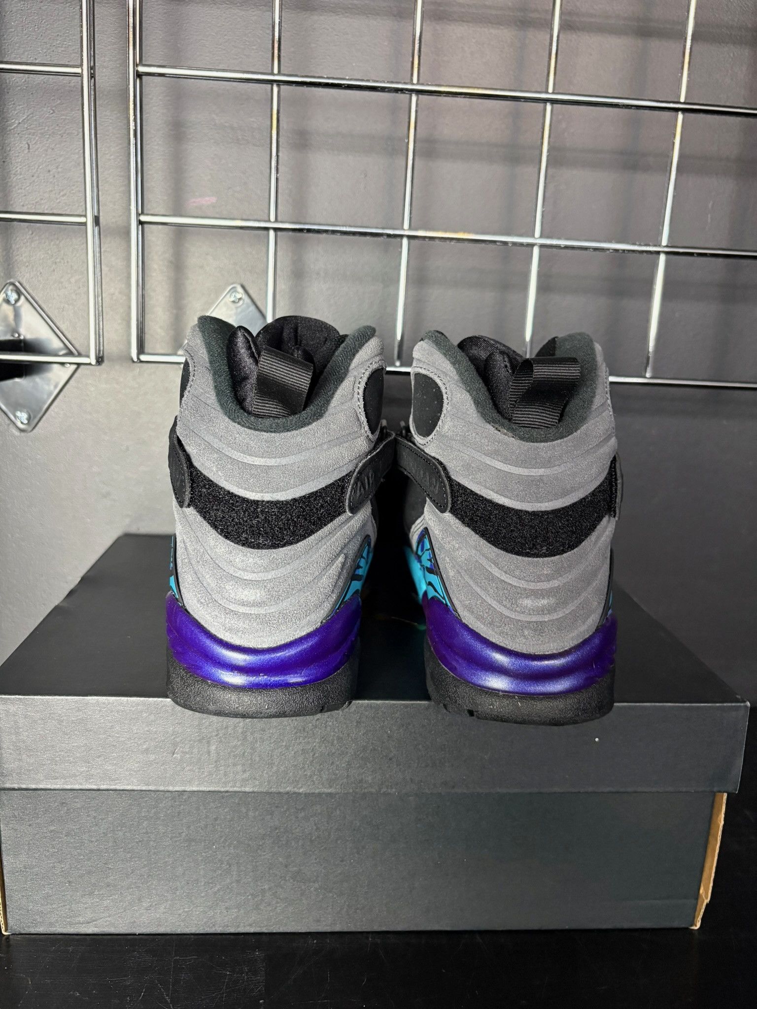 Jordan Brand Air Jordan 8 Retro "Aqua" (2025) (GS) - Size 5.5 Size US 5.5 / EU 38 - 5 Thumbnail