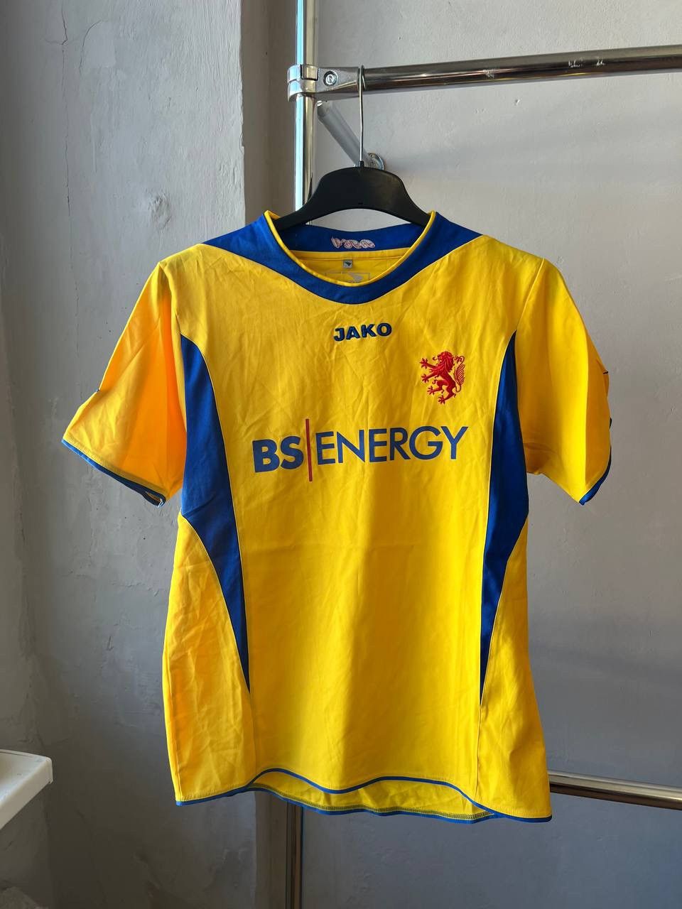Vintage 2004/05 EINTRACHT BRAUNSCHWEIG HOME SOCCER JERSEY SHIRT JAKO Size US S / EU 44-46 / 1 - 2 Thumbnail