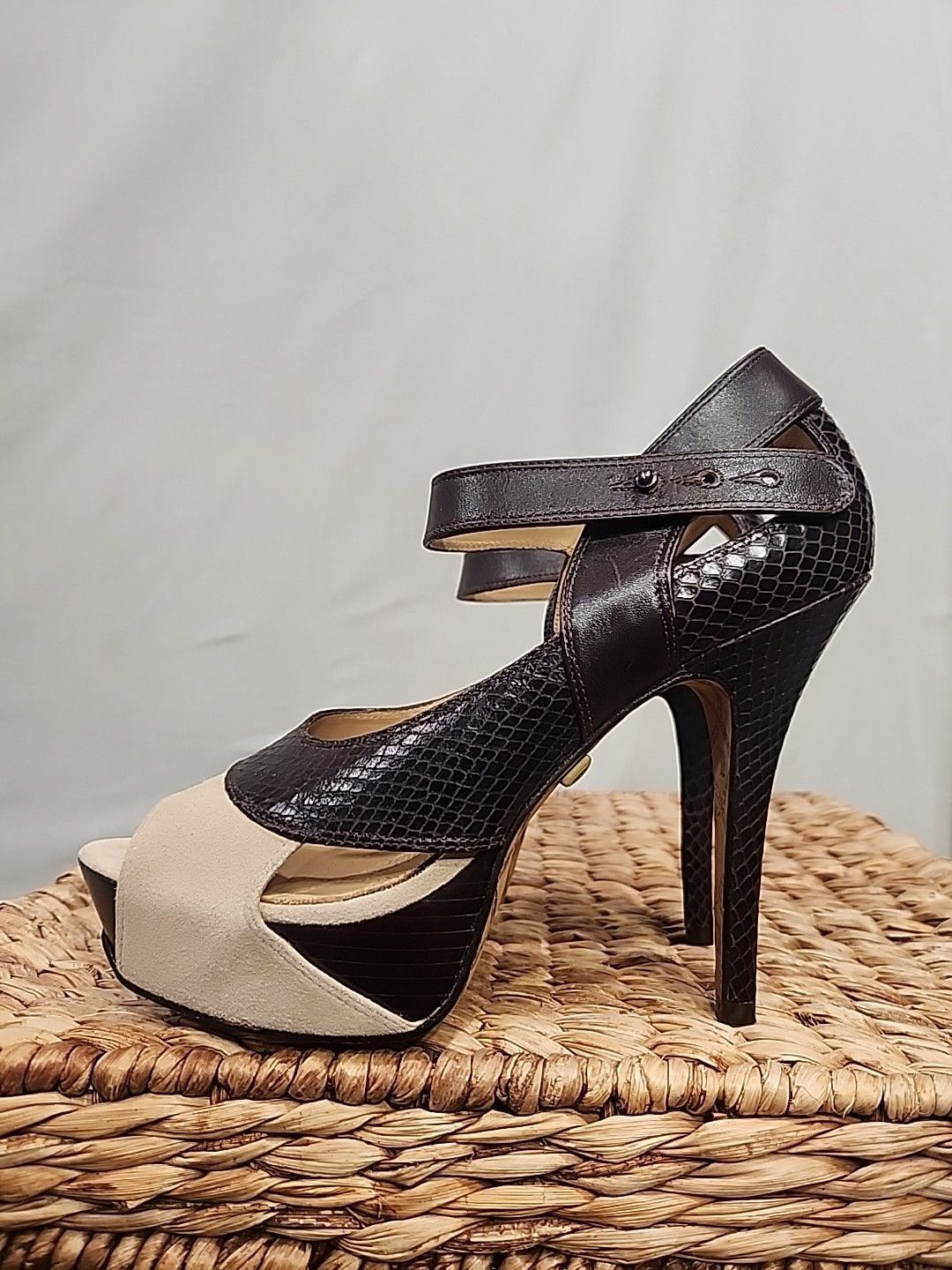 L.A.M.B. L.A.M.B. Peep Toe/Open Toe Ankle Strap Two Tone High Heels Size US 8 / IT 38 - 4 Thumbnail