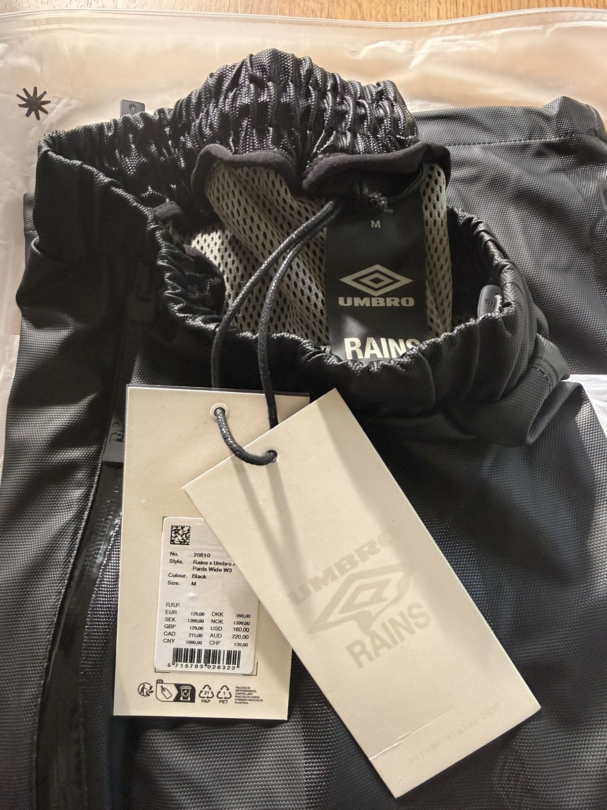 Rains Umbro x Rains Apollo Wide W3 Men's Black Wide Leg Pants (M) Size US 32 / EU 48 - 3 Thumbnail