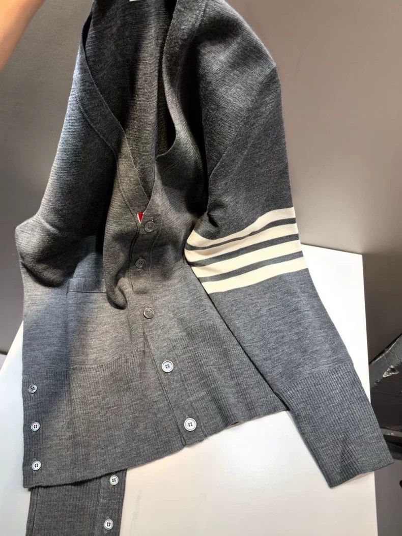 Thom Browne Thom Browne Grey classic four-striped single-breasted long- Size US XL / EU 56 / 4 - 3 Thumbnail