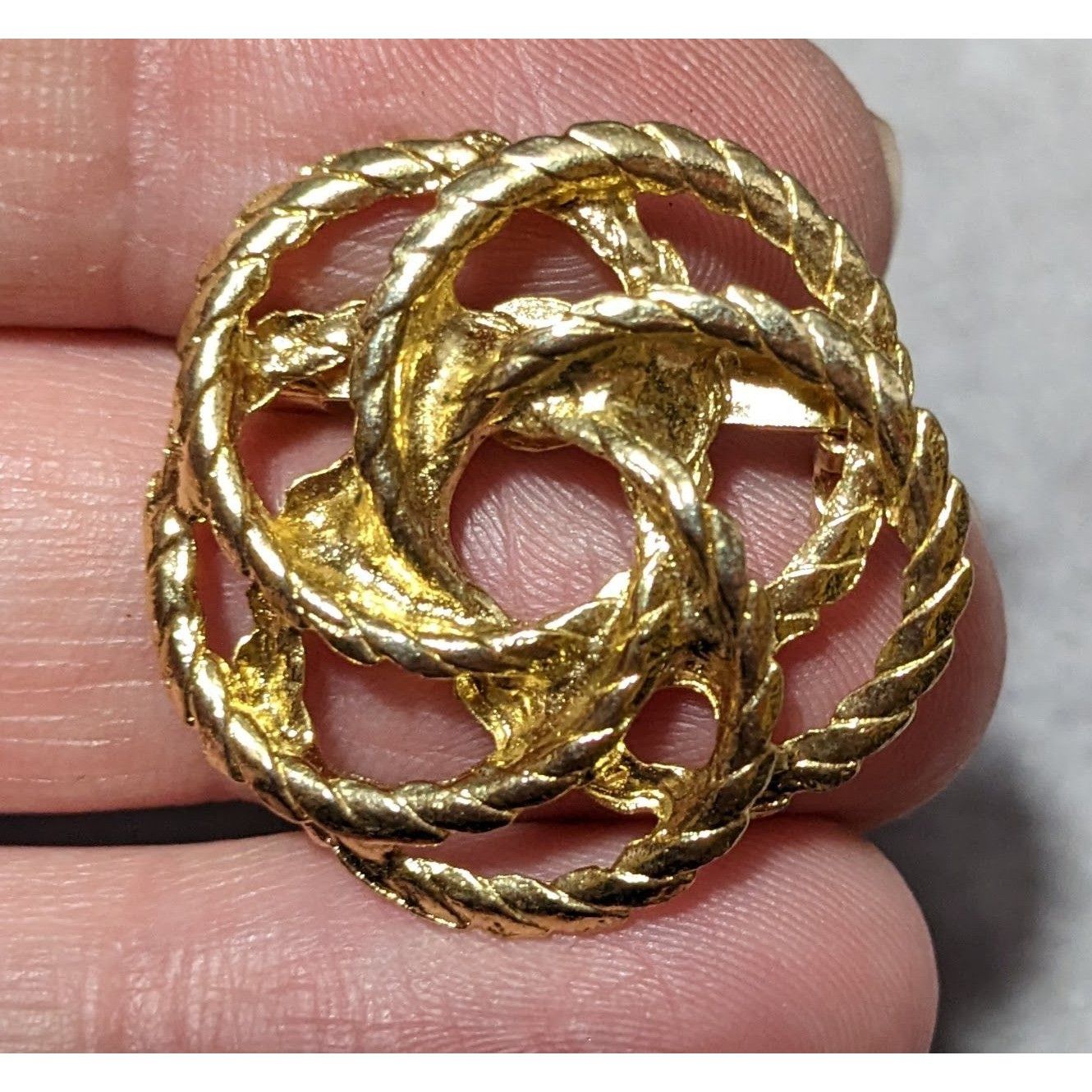 Other Vintage Gold Tone Braided Texture Knot Brooch Size ONE SIZE - 5 Thumbnail