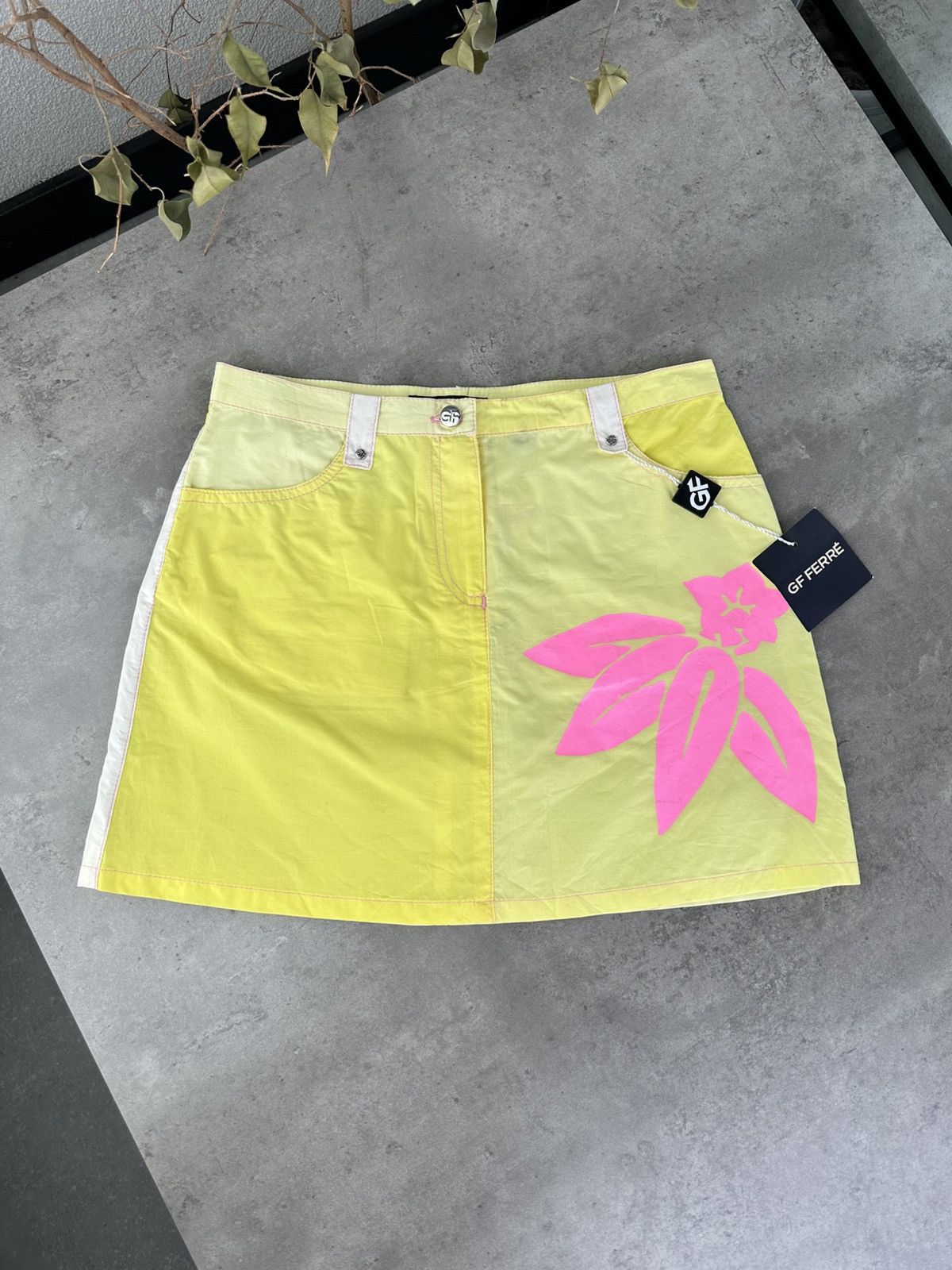 GF Ferre GF Ferre Mini Skirt Size 24" / US 00 / IT 34 - 1 Thumbnail