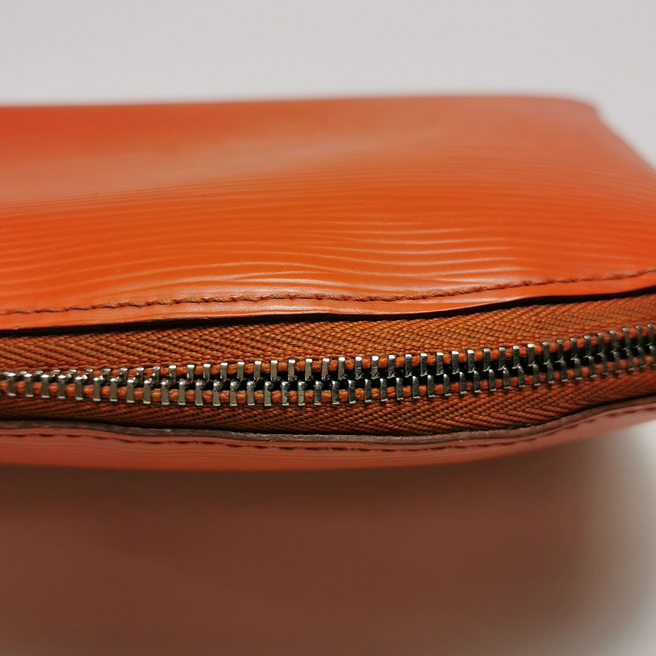 Louis Vuitton Louis Vuitton (LV) Small Cowhide Solid Color Water Ripple C Size ONE SIZE - 7 Thumbnail