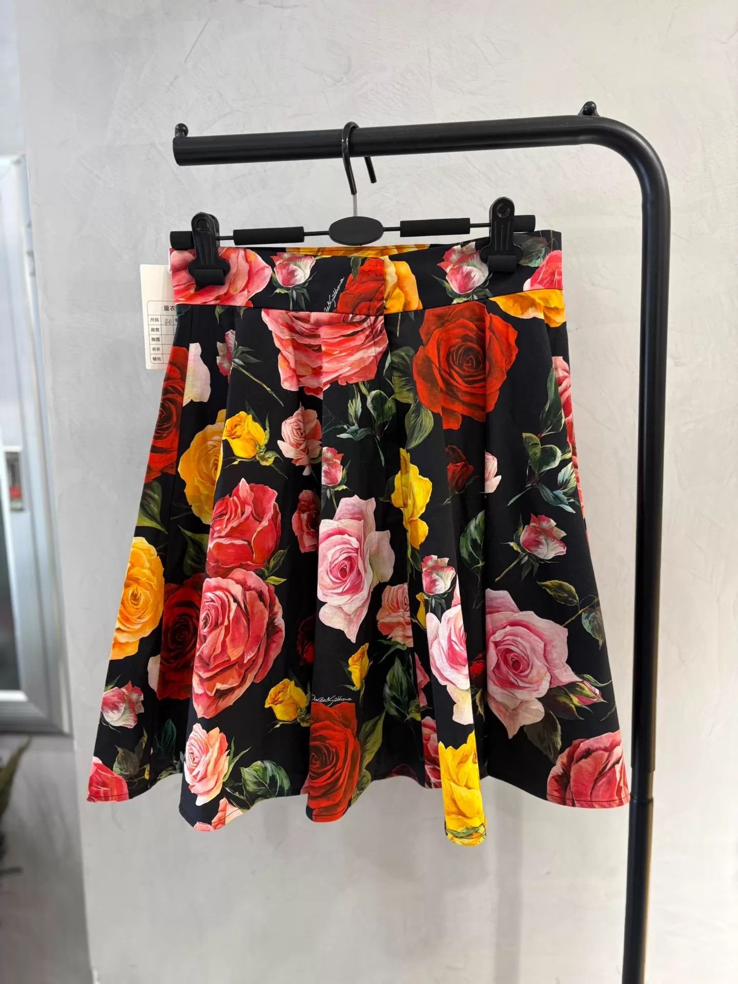 Dolce & Gabbana DG All Over Floral Skirt NWT 40 Women's Size 27" / US 4 / IT 40 - 2 Thumbnail