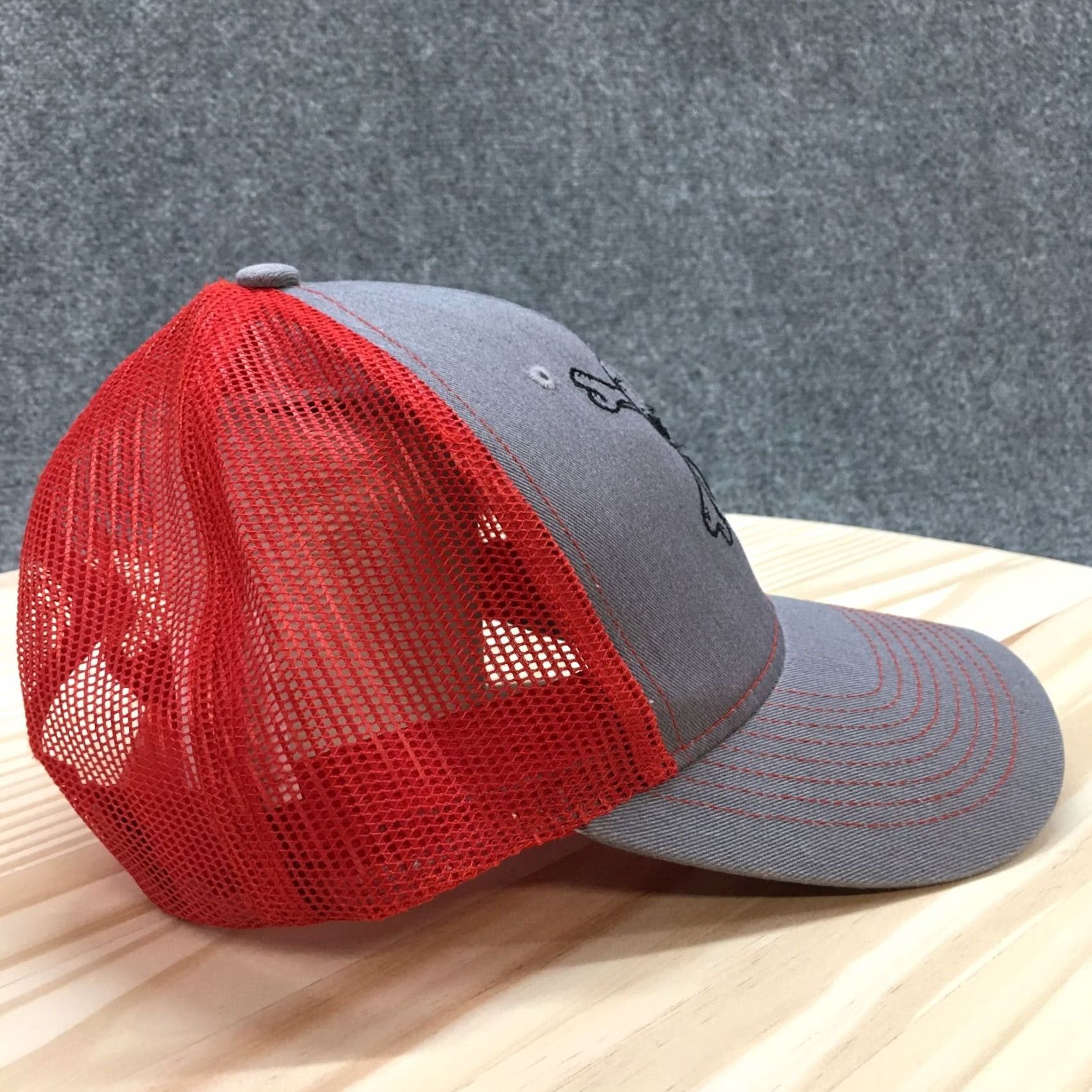 Logo 7 Sweet Caps Skull Trucker Hat Mens One Size Adjustable Gray Red Embroidered Logo Size ONE SIZE - 7 Thumbnail