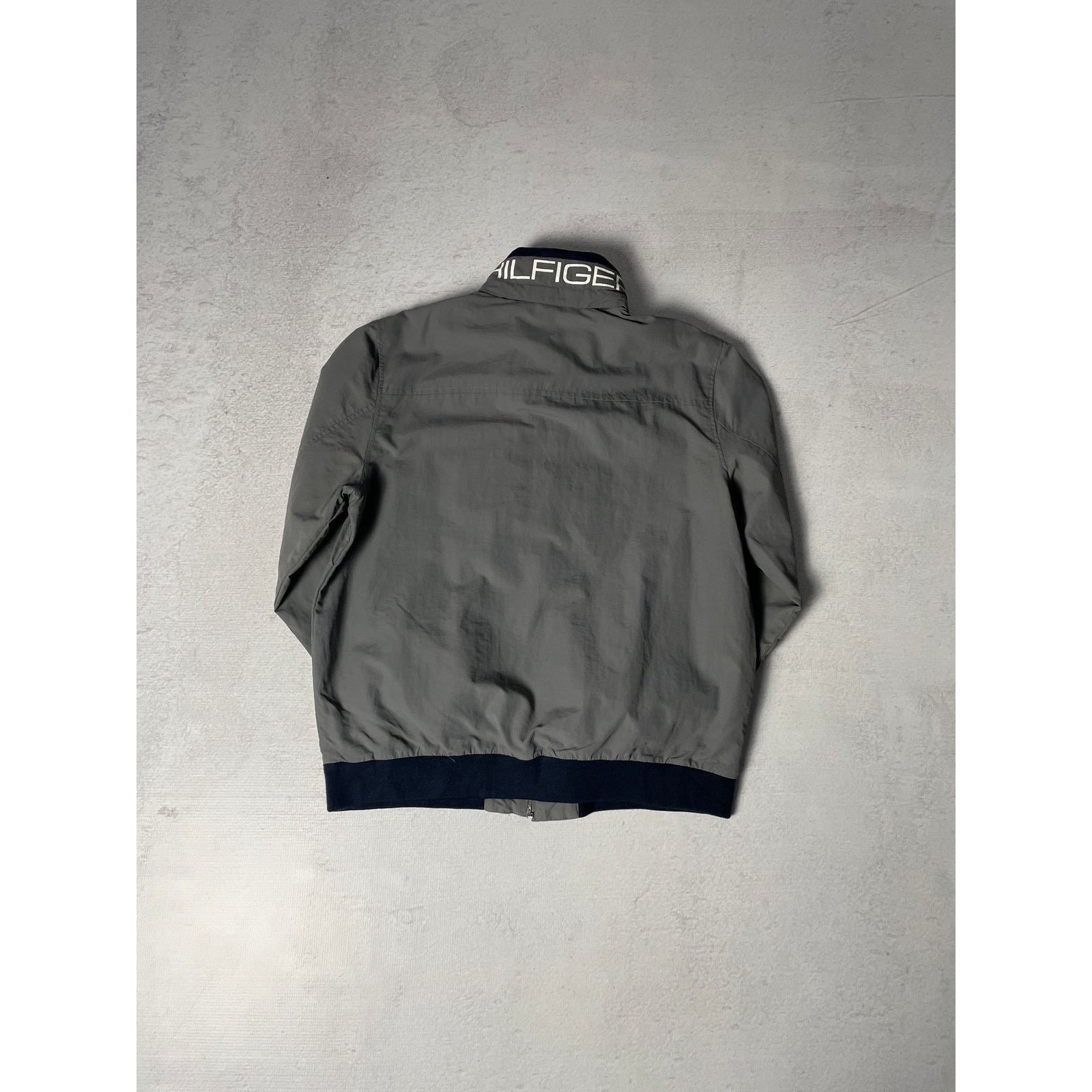 Tommy Hilfiger Vintage Tommy Hilfiger Lightweight Jacket - Men's Large Size US L / EU 52-54 / 3 - 2 Thumbnail
