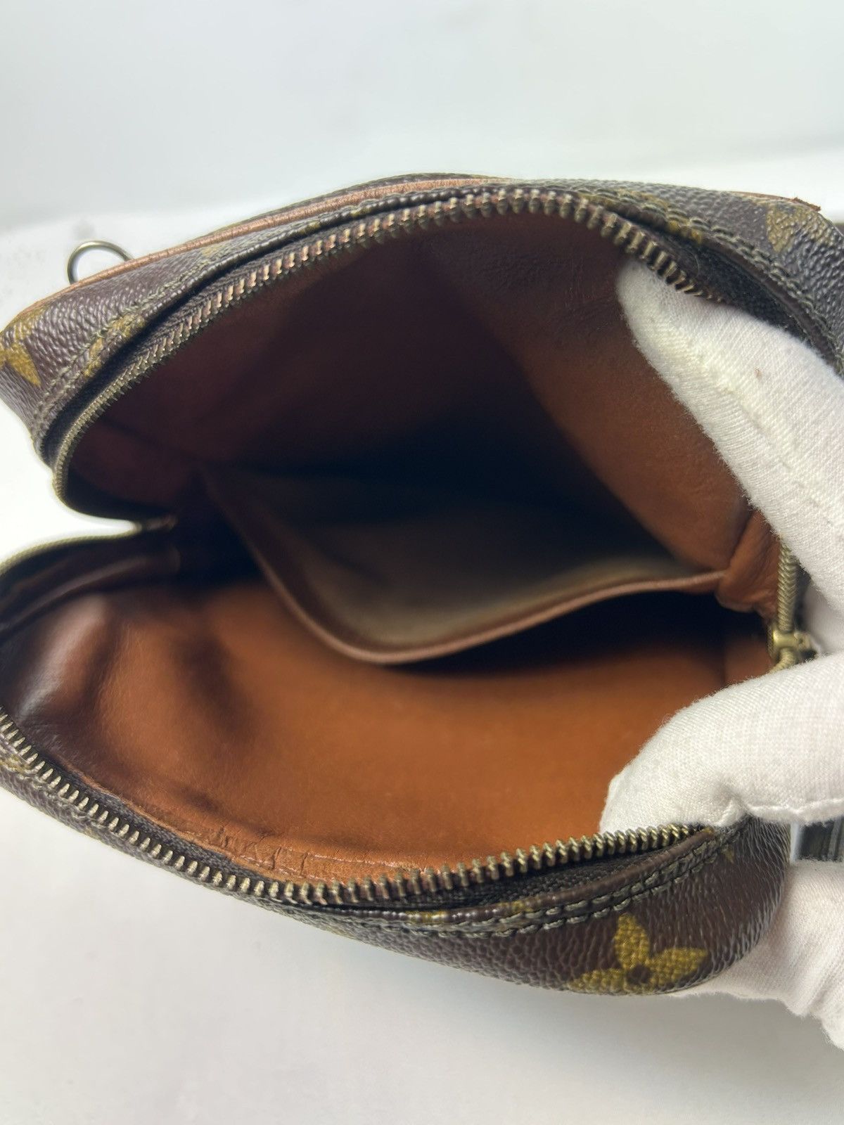 Louis Vuitton Louis Vuitton Monogram Danube Crossbody Bag Size ONE SIZE - 6 Thumbnail
