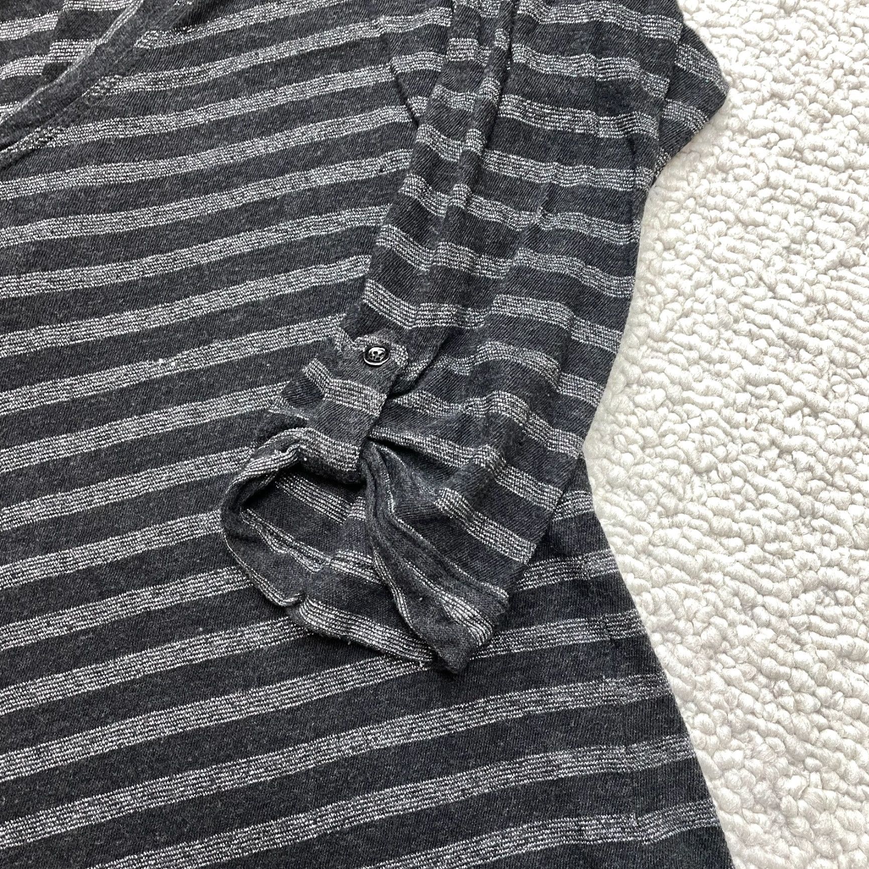 Banana Republic VINTAGE Banana Republic Shirt Womens Small Gray Striped Long Sleeve Roll Tab Cotton Top Size S / US 4 / IT 40 - 2 Thumbnail