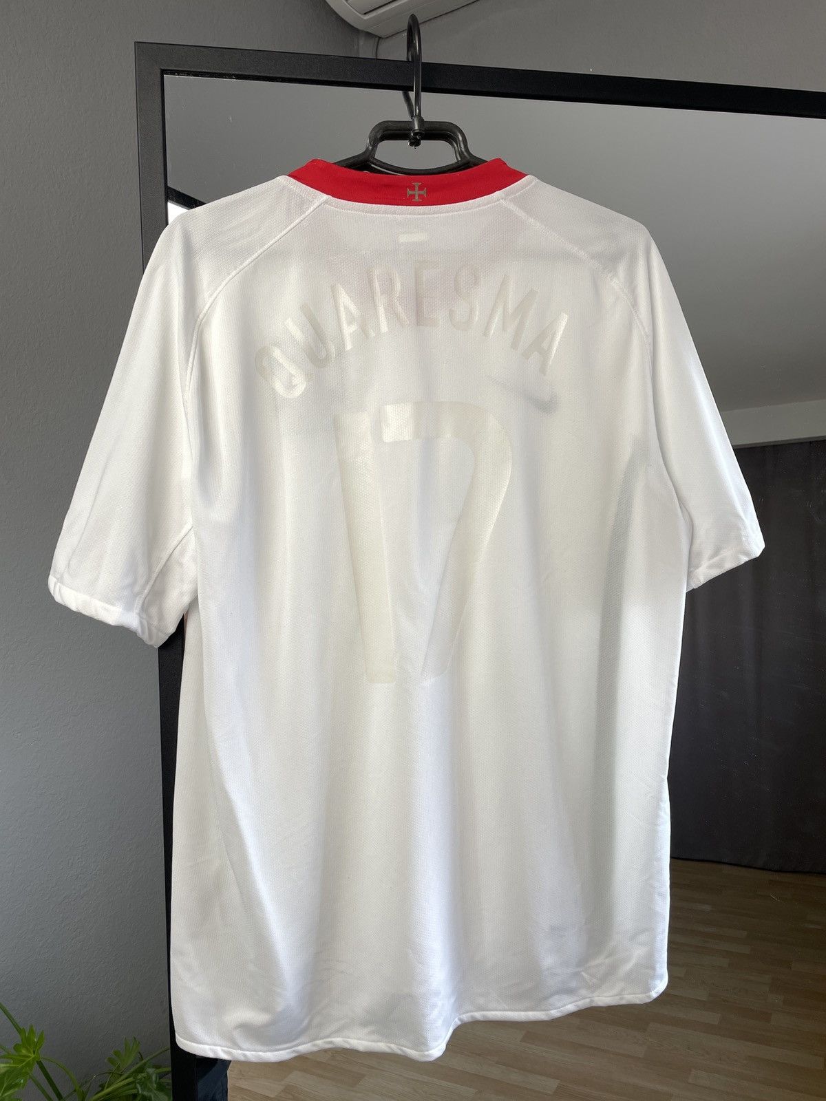 Vintage Portugal Away Tee Euro 2008 Quaresma #17 Socer Jersey Size US L / EU 52-54 / 3 - 10 Thumbnail