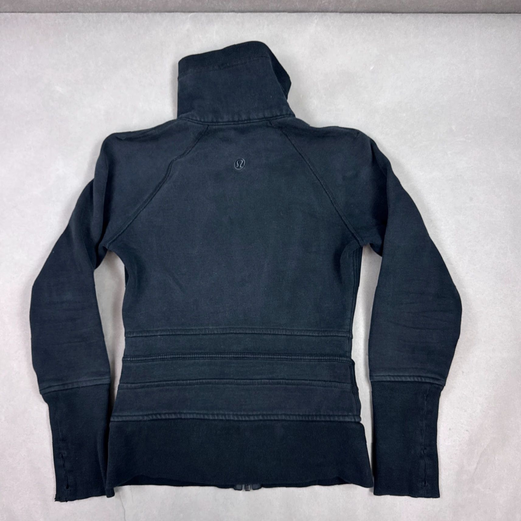 Lululemon Lululemon Jacket Womens 4 Black Scuba Full Zip Running Cross Train Gym Walk Jacket Size S / US 4 / IT 40 - 2 Thumbnail