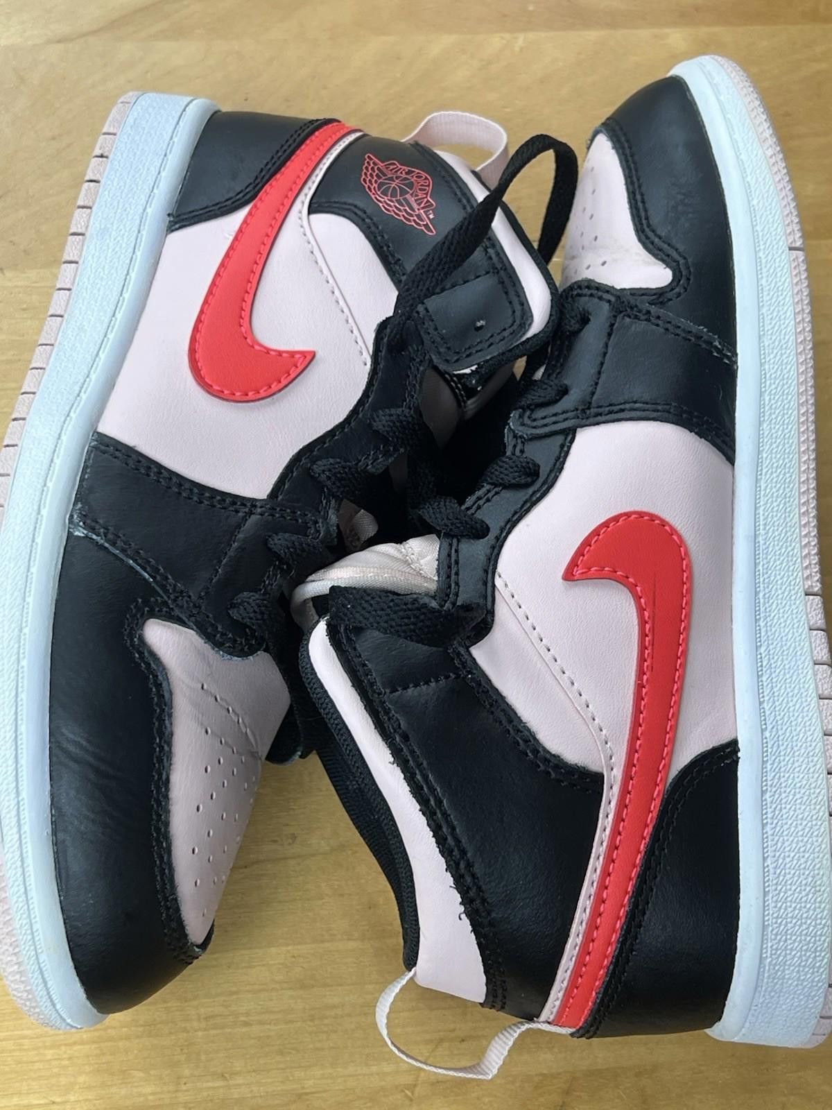 Nike Nike Air Jordan 1 Mid Sz 3Y 640734-604 Basketball Shoes Size US 5 / EU 37 - 5 Thumbnail