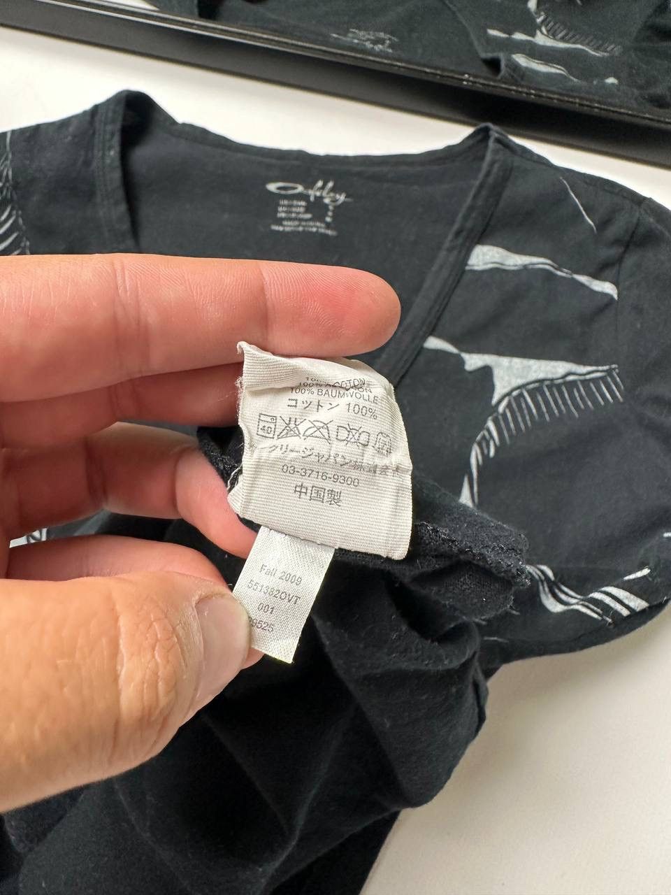 Oakley 00s Vintage Oakley Womens T shirt Rare Tattoo Graphic Print Size S / US 4 / IT 40 - 8 Thumbnail
