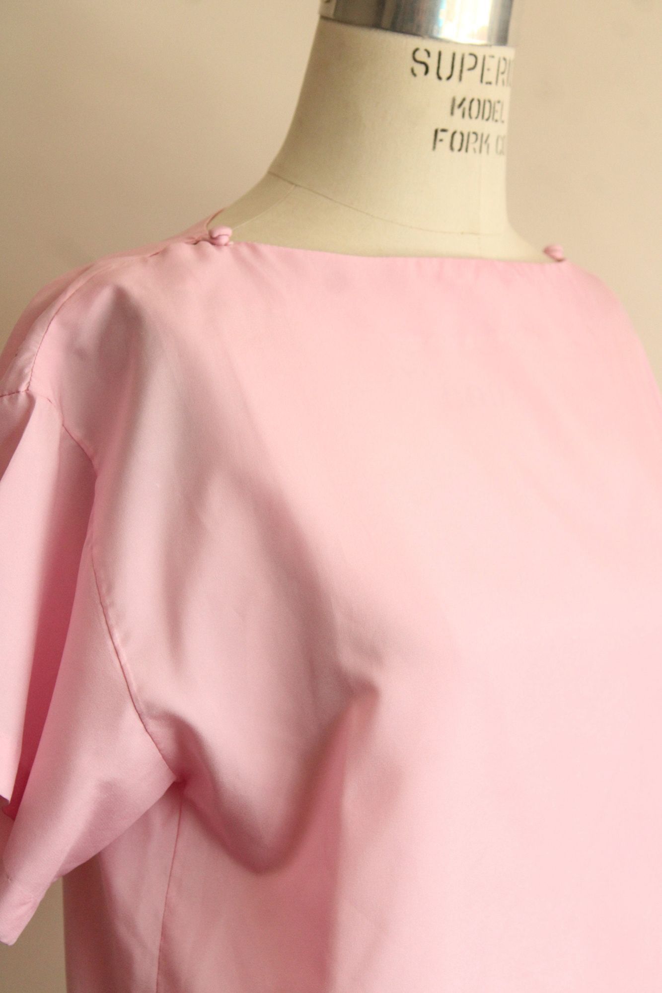Vintage Vintage 1990s Blouse, Pink Shirt with Buttons at Shoulder, G Size M / US 6-8 / IT 42-44 - 4 Thumbnail