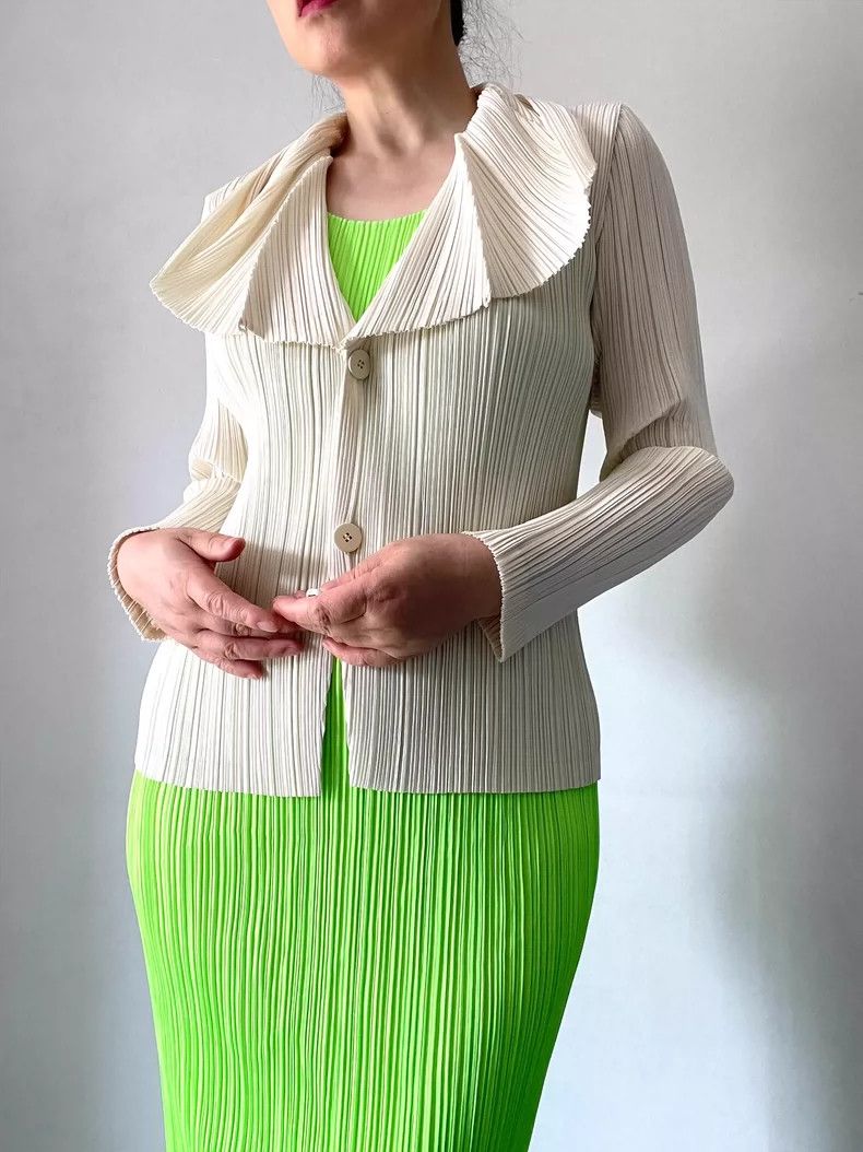 Issey Miyake Issey Miyake size:2 A white pleated cardigan Size S / US 4 / IT 40 - 5 Thumbnail