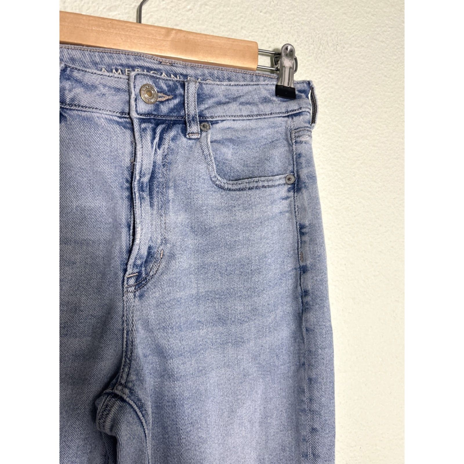 American Eagle Outfitters VINTAGE American Eagle mom straight jean Size 2 Light Wash 26x28 Size 42" / US 20 - 5 Thumbnail