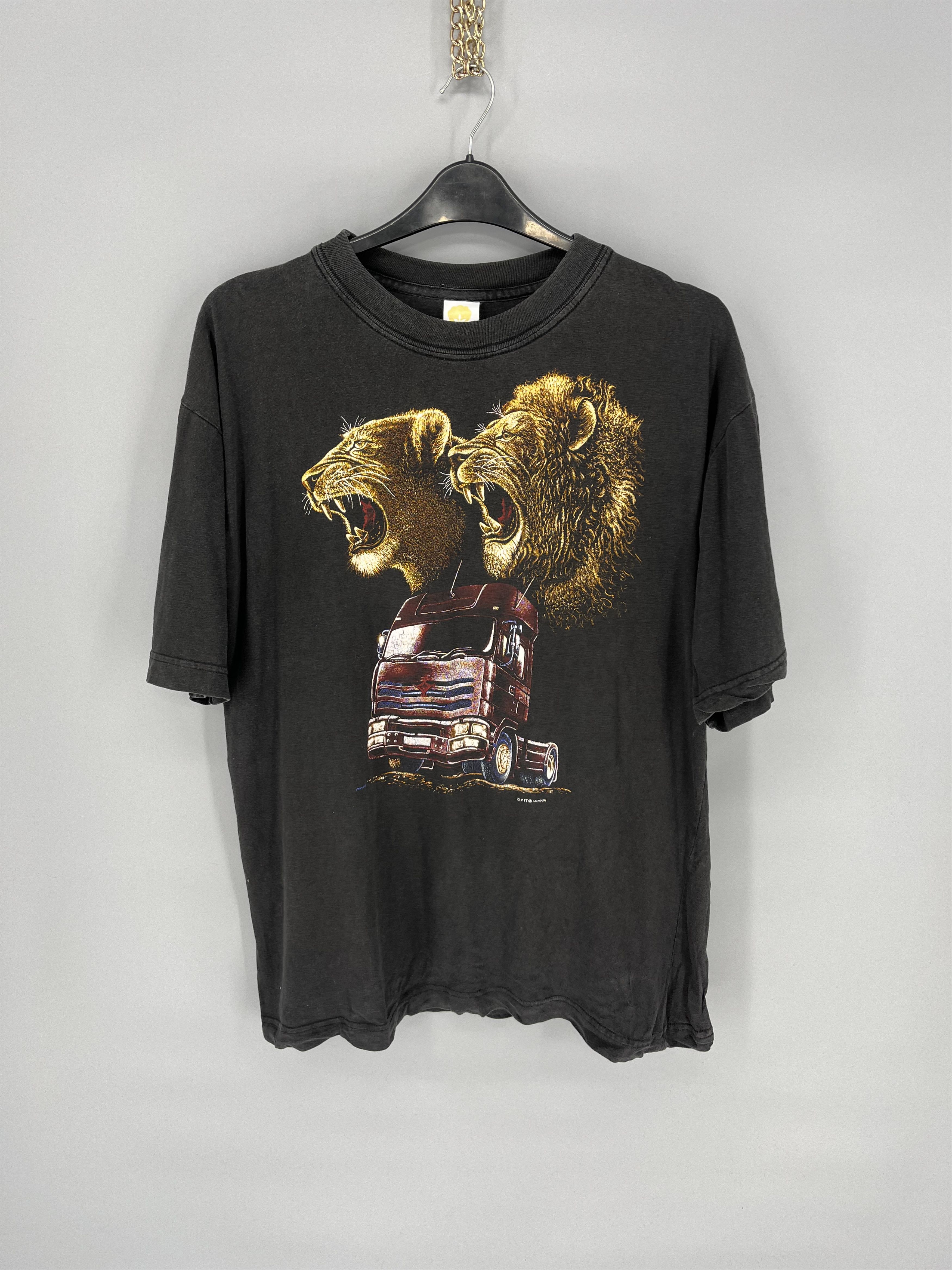 Vintage Vintage 90s lion lioness and truck Boxy Fit Tee ZipIt London Size US XL / EU 56 / 4 - 2 Thumbnail