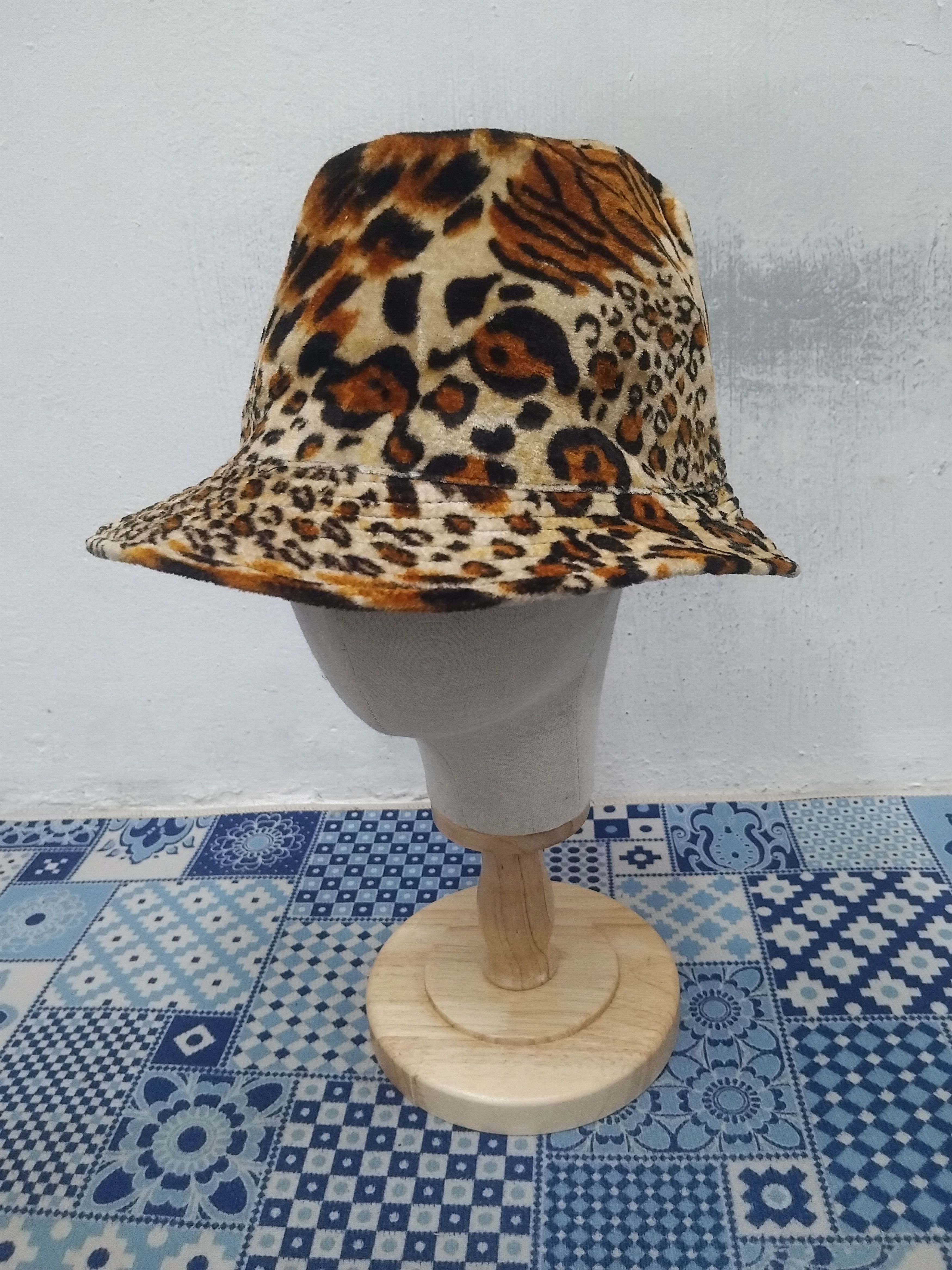 Japanese Brand 💥Leopard style big brother fedora hat Size 38 - 1 Thumbnail