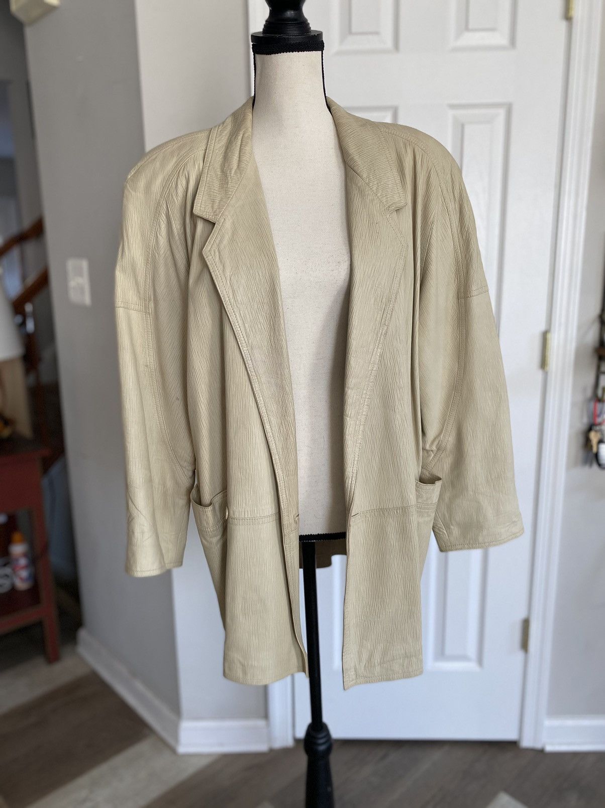 Other RARE EUROPEAN VINTAGE LEATHER JACKET WITH SHOULDER PADS Size L / US 10 / IT 46 - 1 Thumbnail