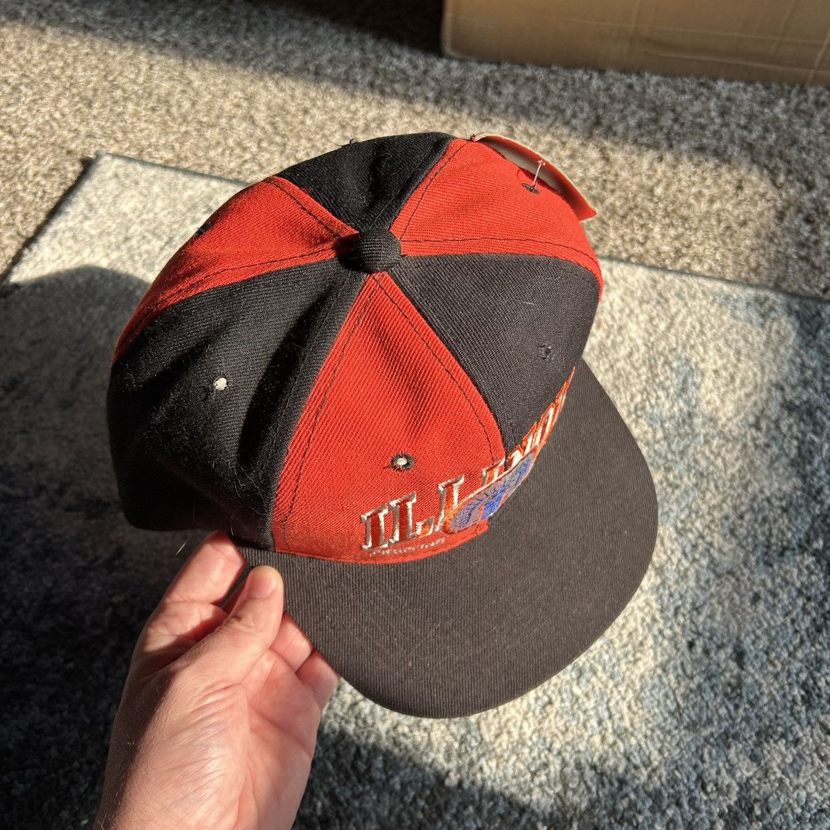 Vintage 90's MAGiC by BEE iLLiNOiS FiGHTiNG iLLiNi PiNWHEEL SNAPBACK Size ONE SIZE - 2 Thumbnail
