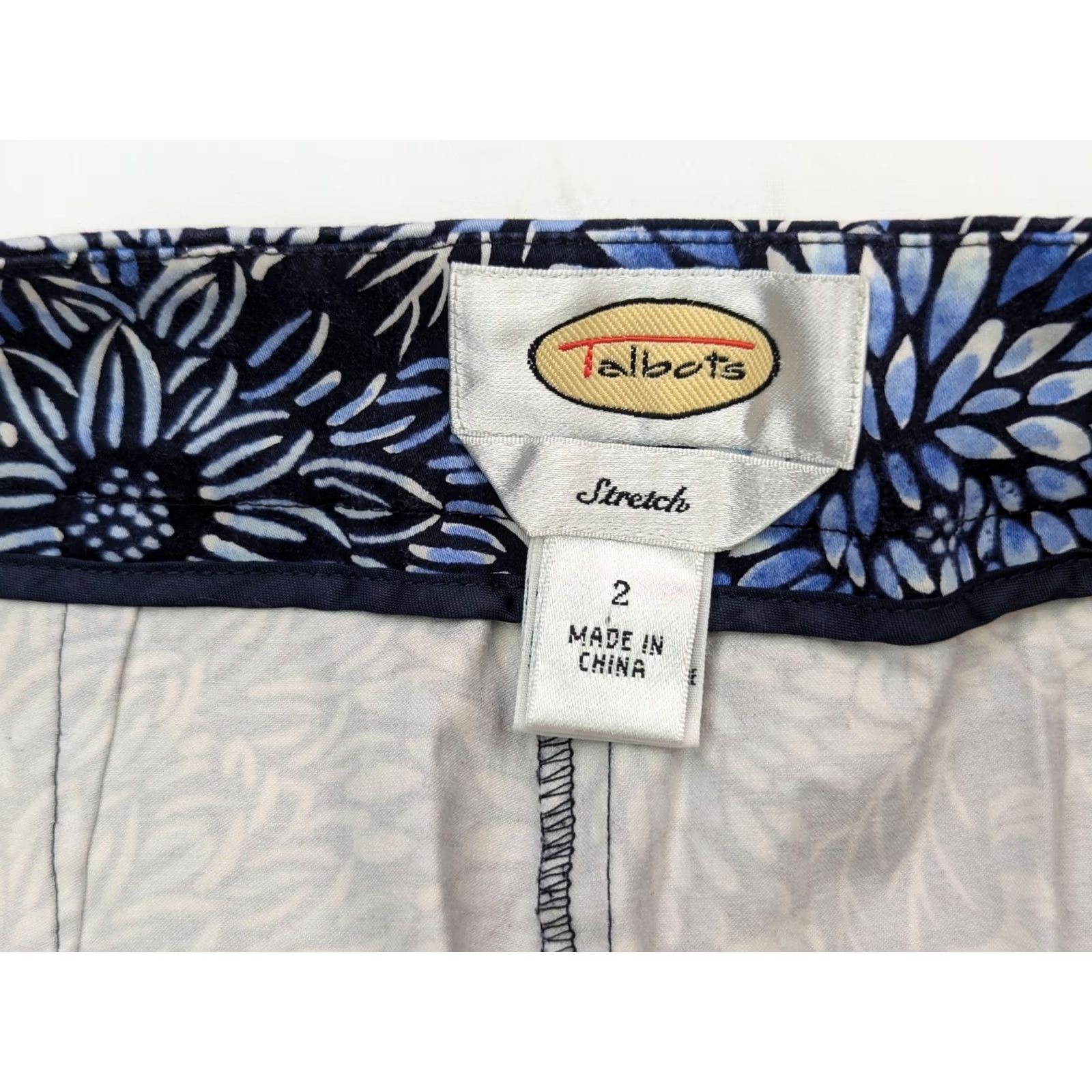 Talbots Talbots Women's Pants Capri Stretch Floral Print Blue 2 (26x29) Regular Inseam 26" Waist 29" Vintage: No Size 26" / US 2 / IT 38 - 7 Thumbnail