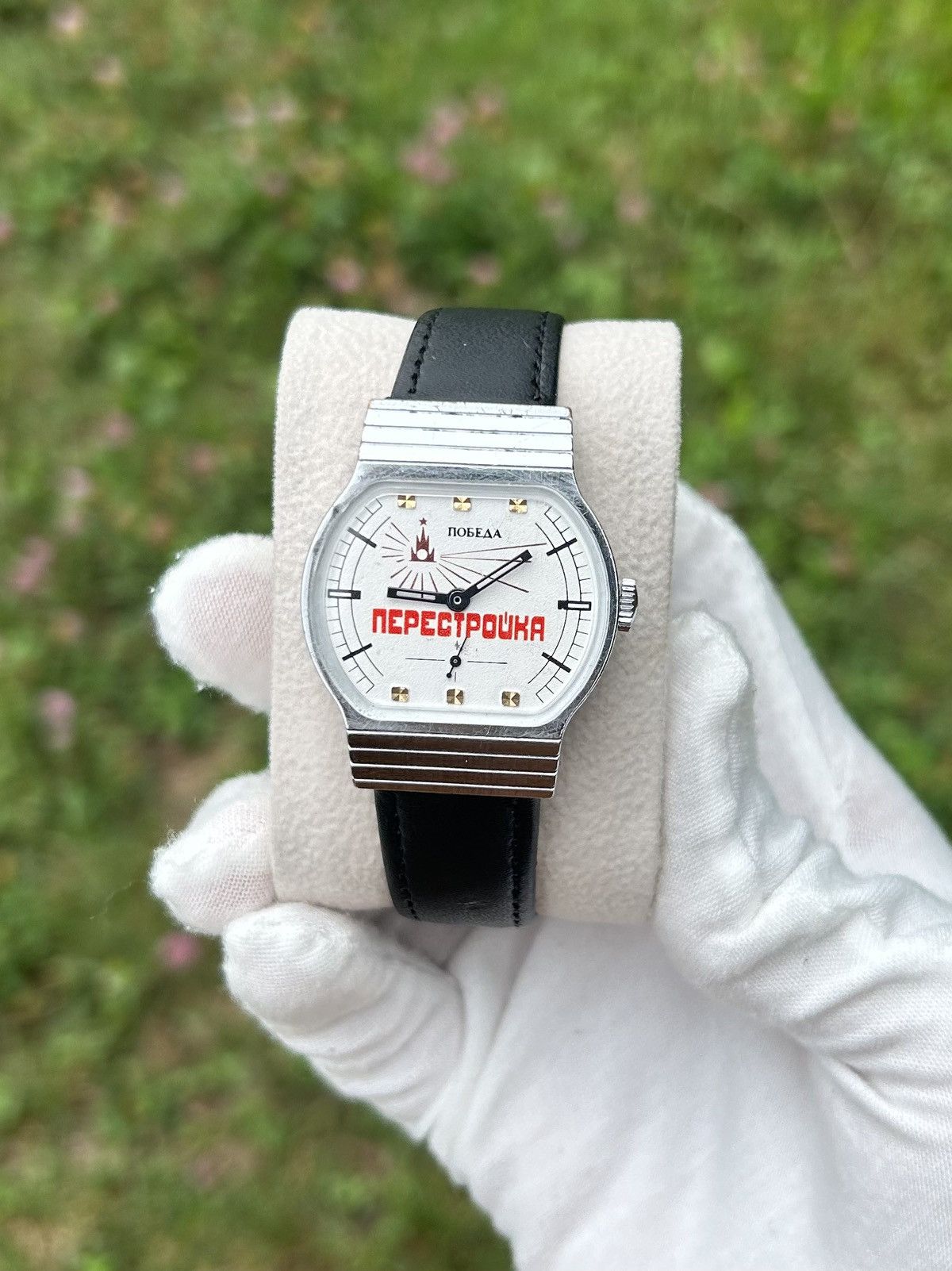 Vintage Vintage Watch Pobeda Soviet USSR Mechanical Authentic 1980s Size ONE SIZE - 1 Thumbnail