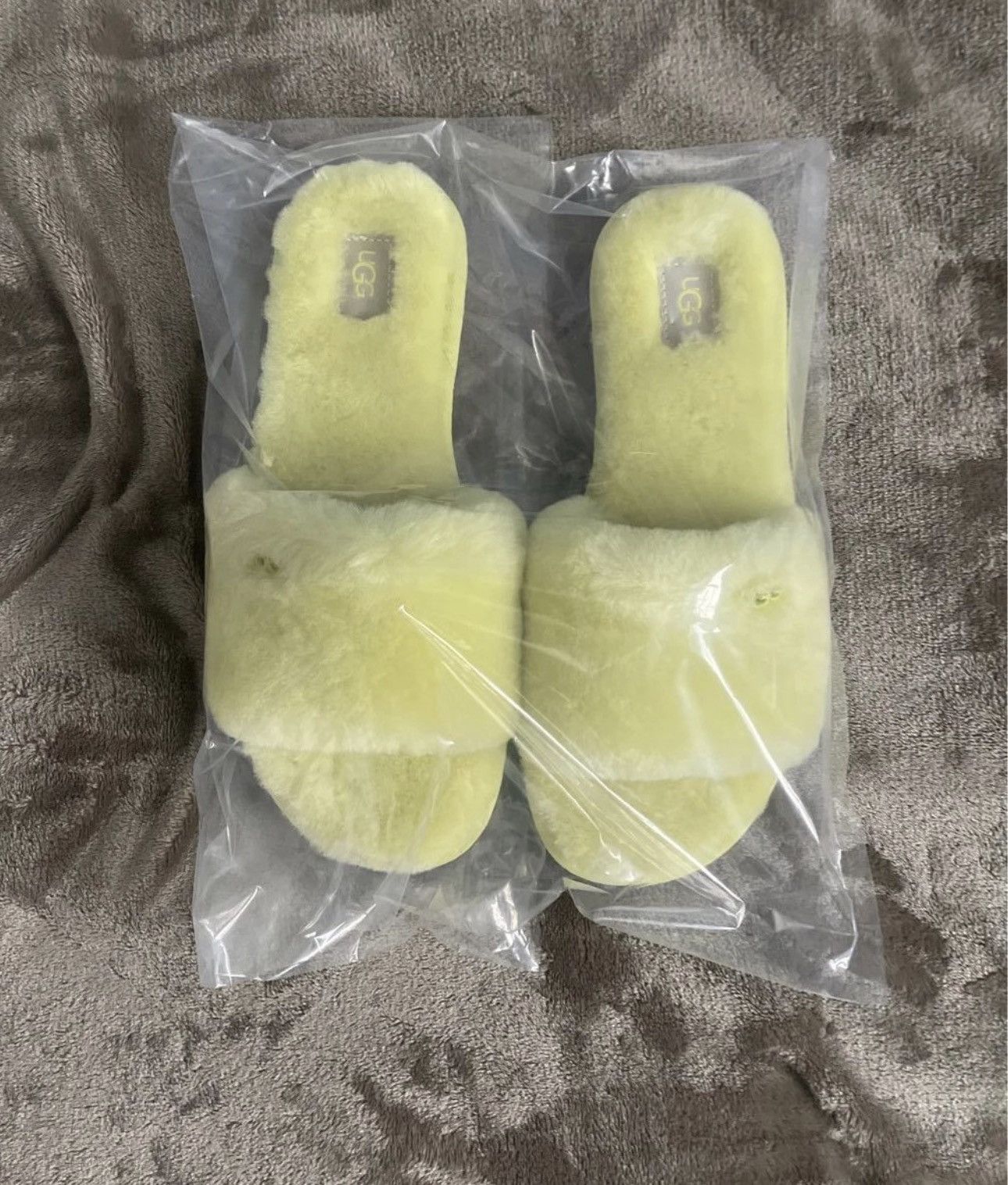 Ugg UGG Women's Lemon Sheepskin Slide Slippers Size US 7 / IT 37 - 5 Thumbnail