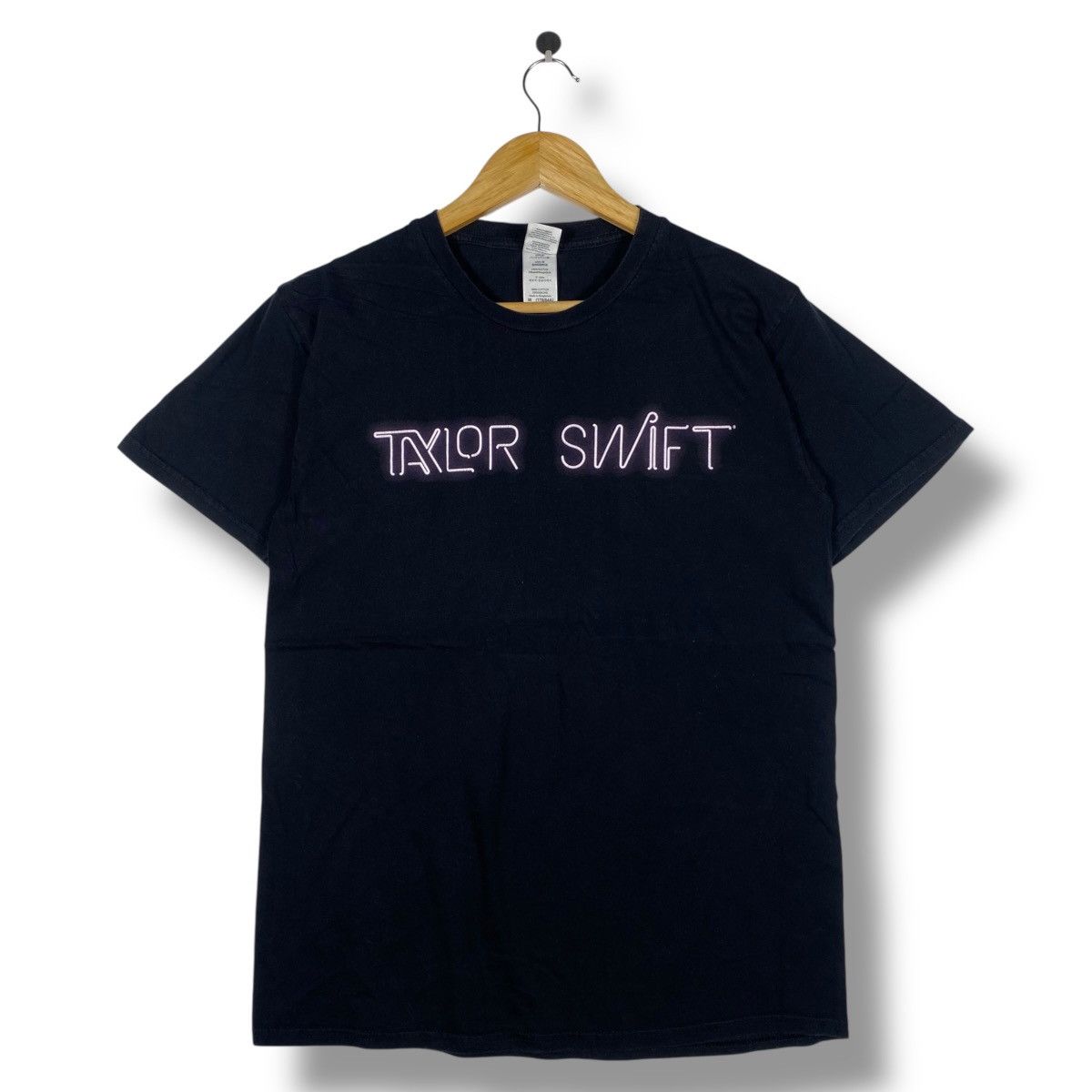 Band Tees TAYLOR SWIFT The 1989 World Tour Graphic Tee Shirt Size US M / EU 48-50 / 2 - 1 Thumbnail