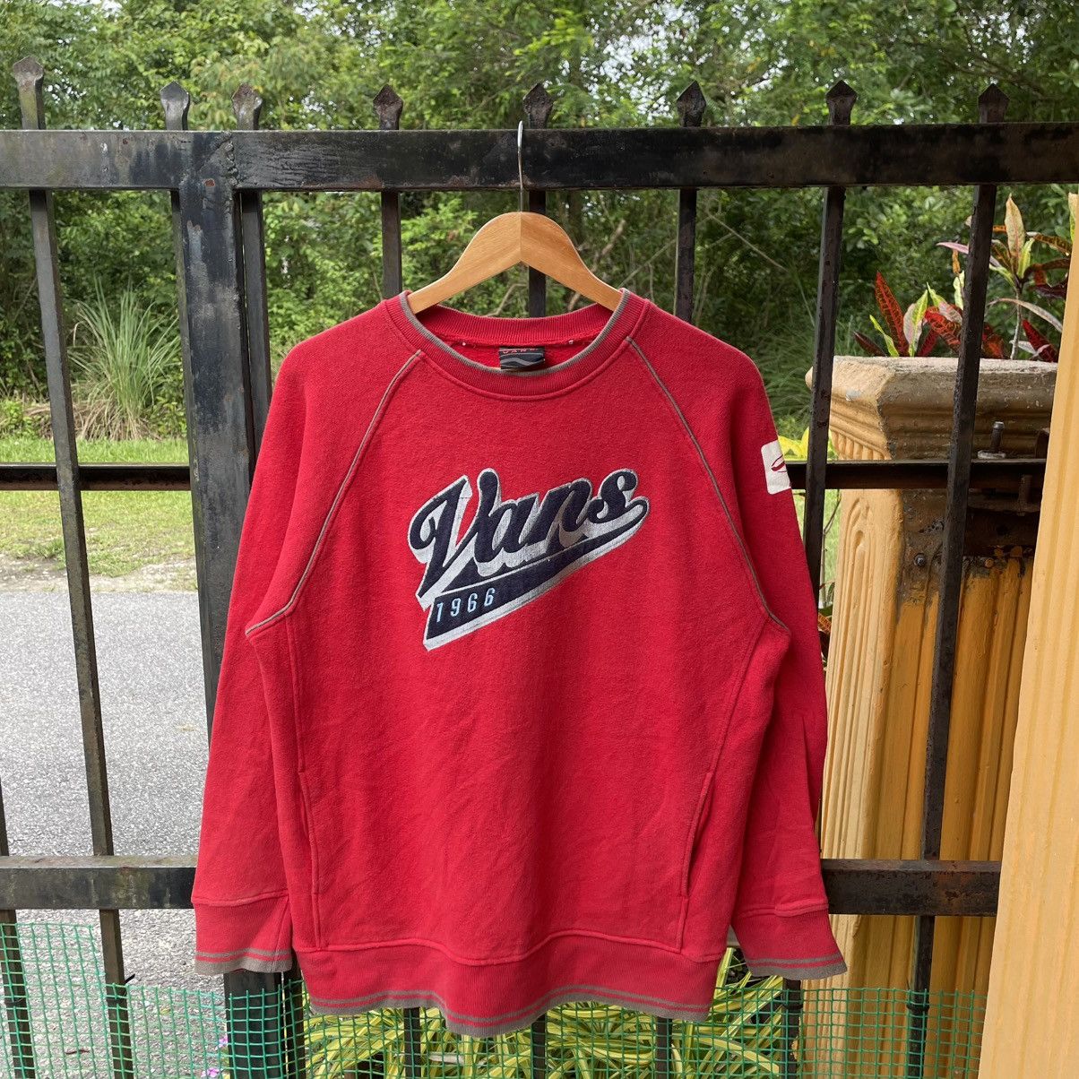 Vans × Vintage 🔥Vintage 90s VANS Embroidered Big Spellout Skate Sweatshirts Size US M / EU 48-50 / 2 - 1 Thumbnail