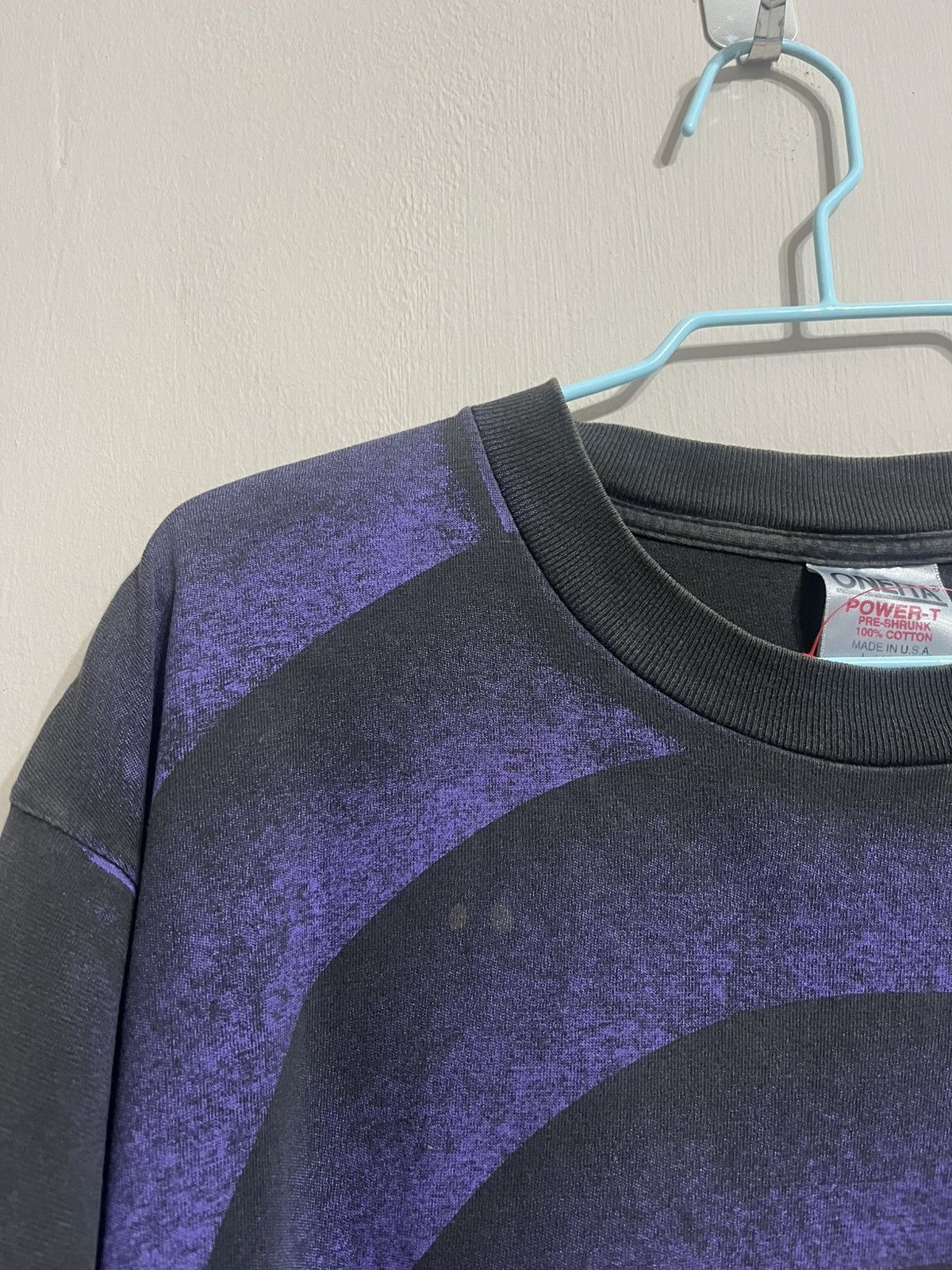 Vintage × Warner Bros Vintage 90s Daffy Duck Aop Shadow grail tee Size US L / EU 52-54 / 3 - 4 Thumbnail
