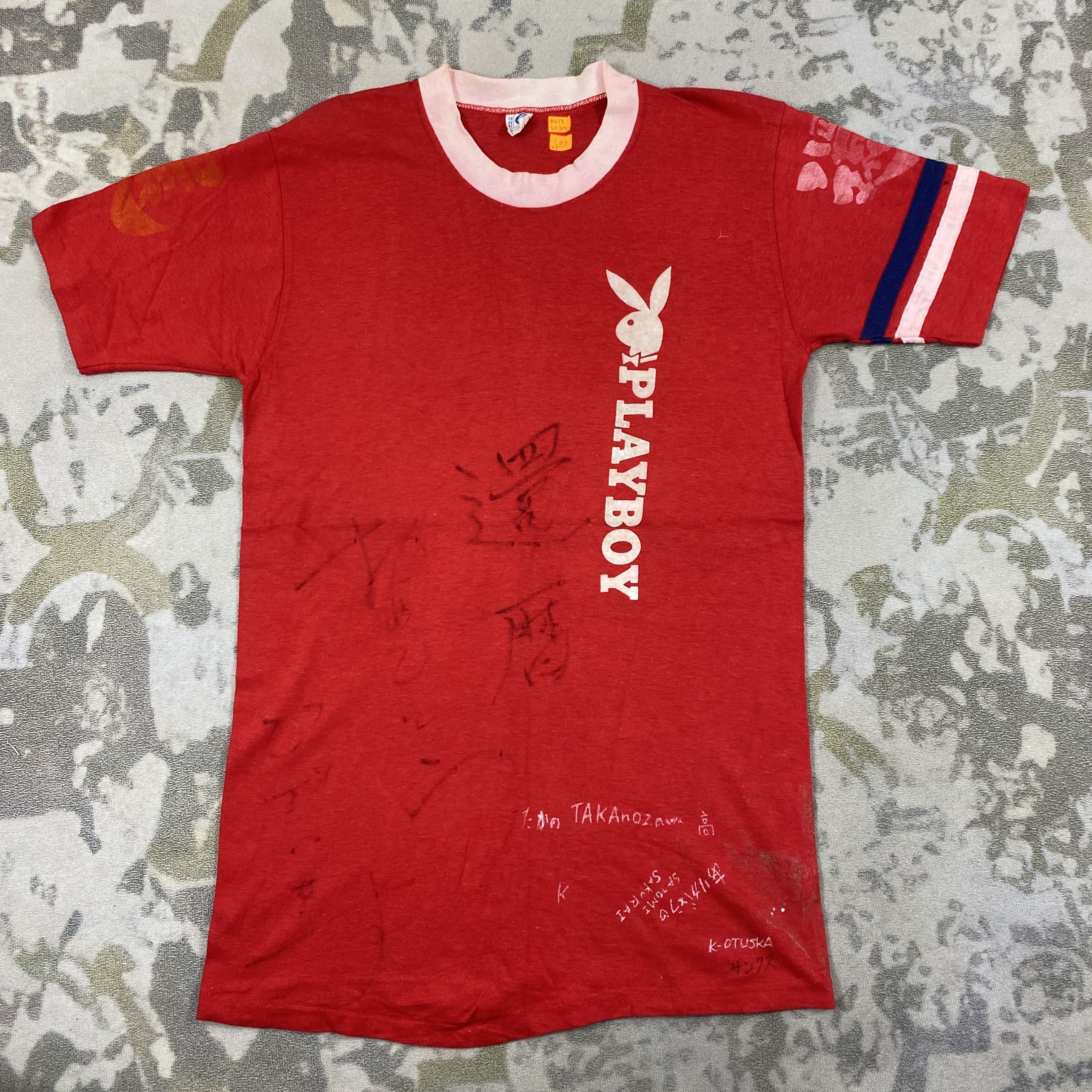 Japanese Brand Vintage Playboy Signature Tshirt -D102 Size US S / EU 44-46 / 1 - 1 Thumbnail
