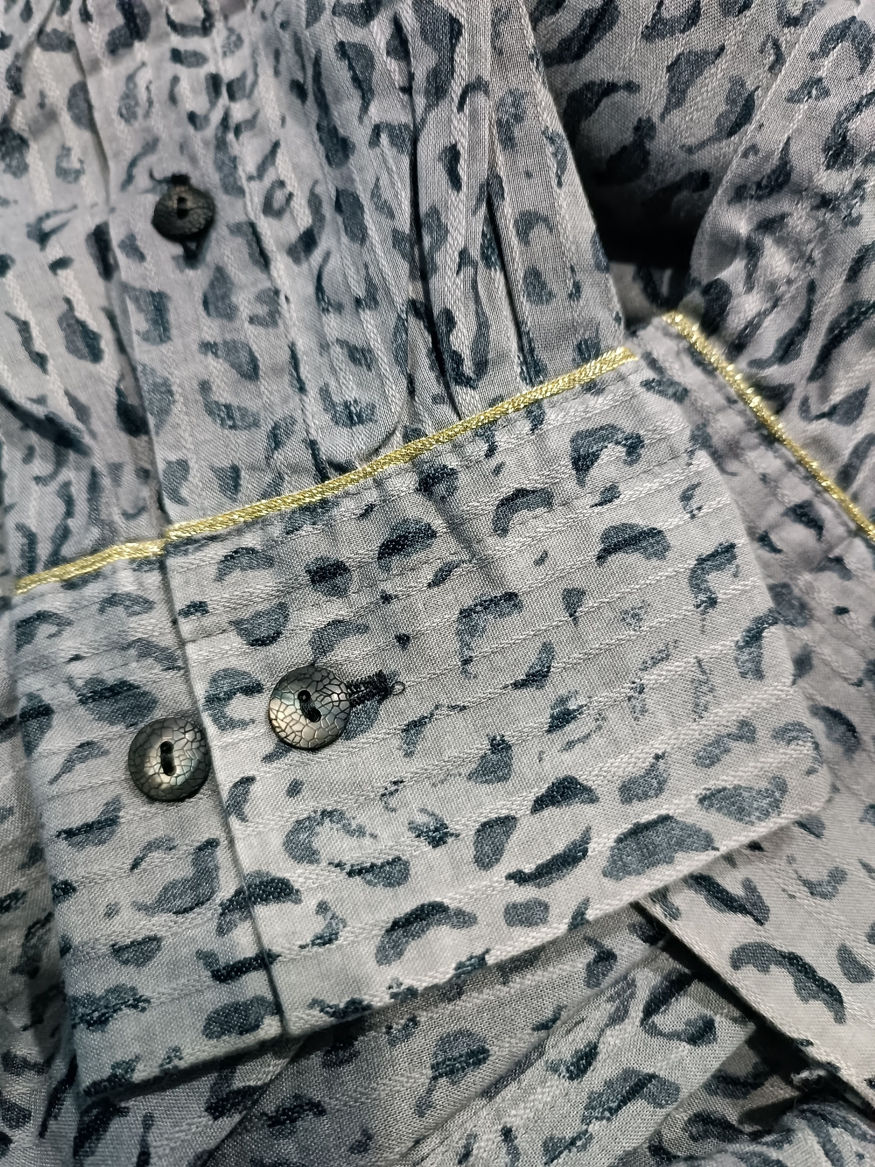 Japanese Brand Grey Leopard Print Long Sleeve Shirt Size US M / EU 48-50 / 2 - 9 Thumbnail