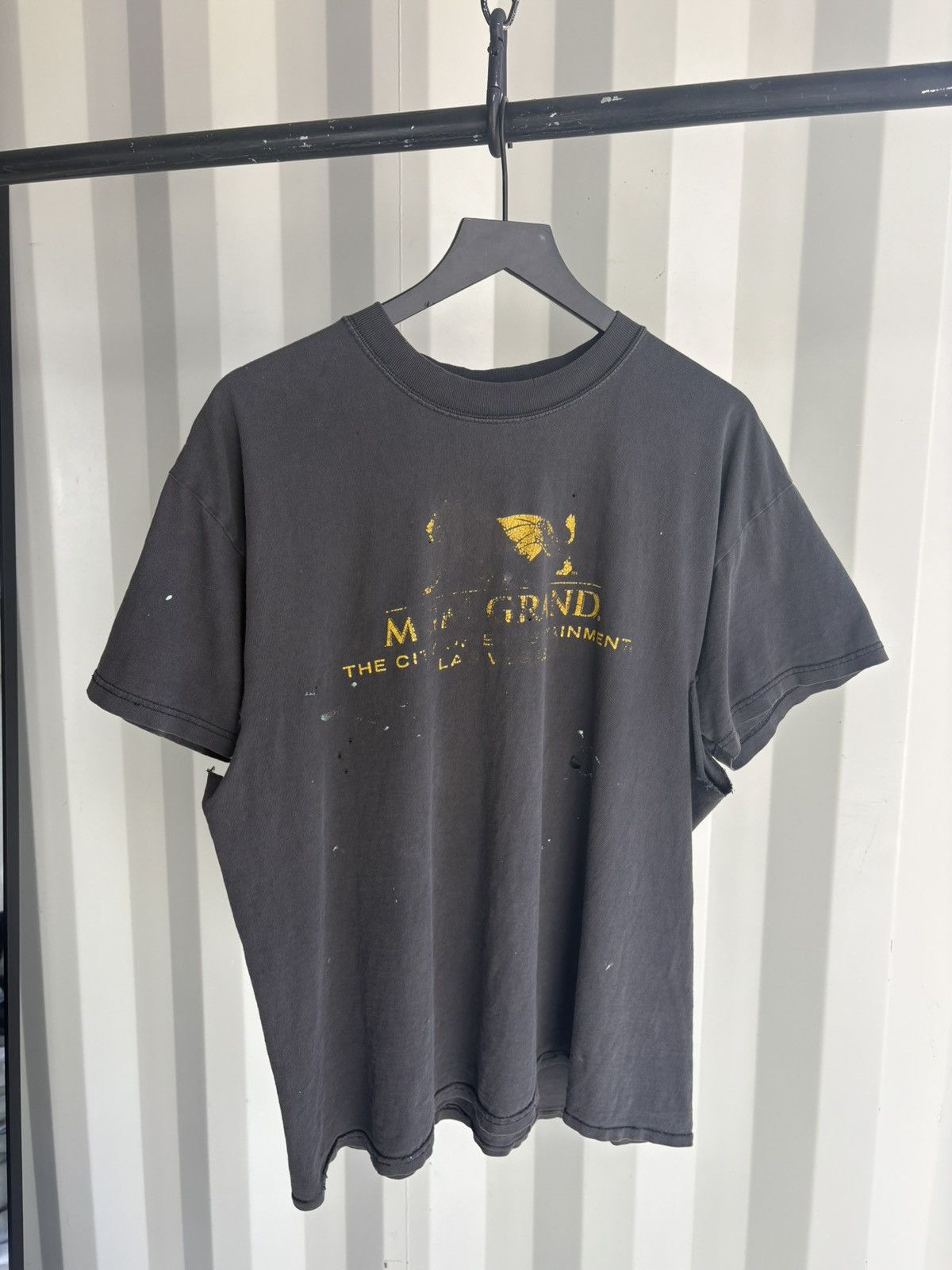 Vintage Vintage MGM Grand Shirt Thrashed Faded GRUNGE Size US XL / EU 56 / 4 - 1 Thumbnail