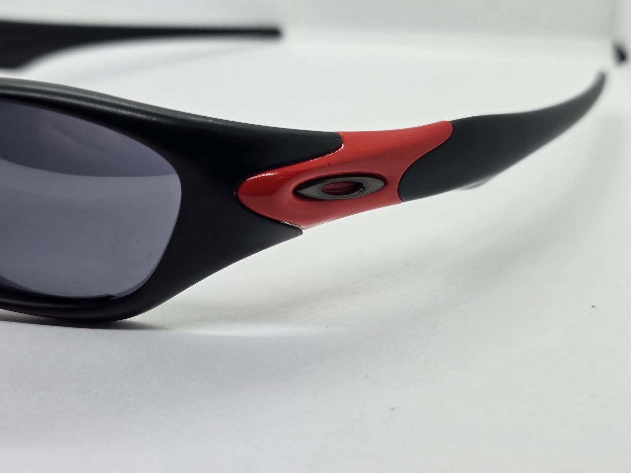 Oakley oakley valve sunglasses vintage red and black y2k Size ONE SIZE - 3 Thumbnail