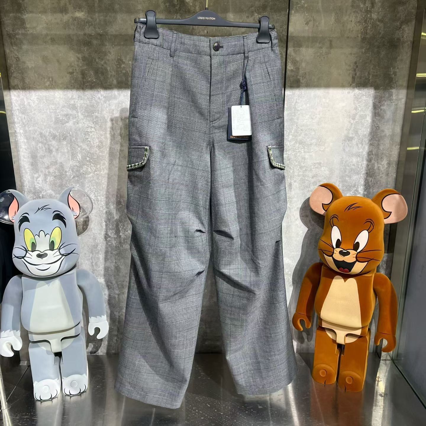Louis Vuitton Louis Vuitton Gray Casual Pants 32 Men Size US 32 / EU 48 - 1 Thumbnail