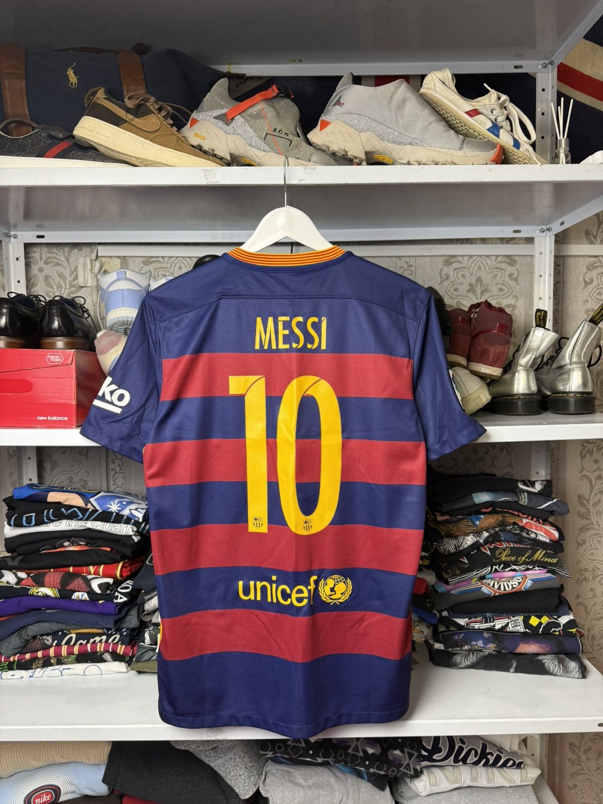 Vintage FC BARCELONA SPAIN 2016 HOME FOOTBALL SHIRT JERSEY #10 Messi Size US M / EU 48-50 / 2 - 3 Thumbnail