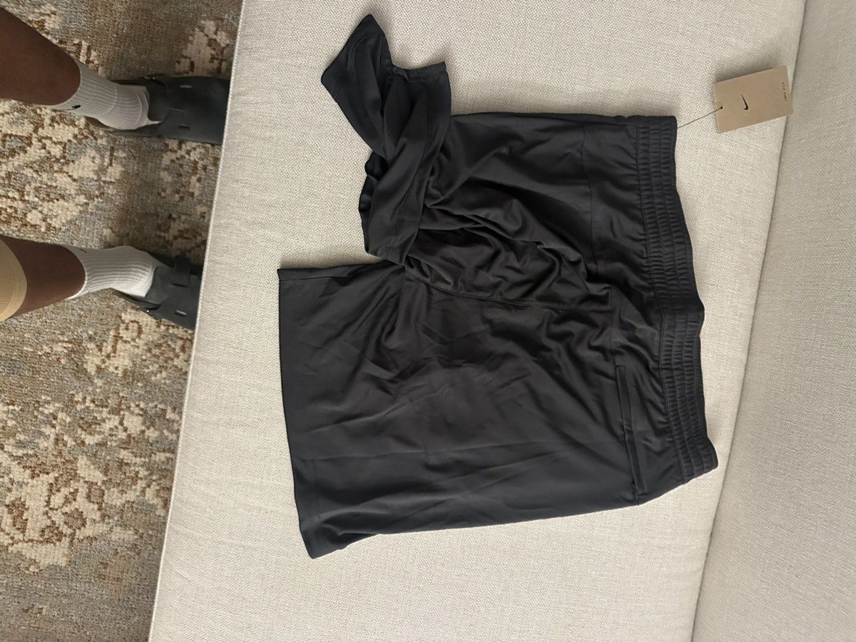 Nike Dark gray Nike shorts Size US 33 - 2 Thumbnail
