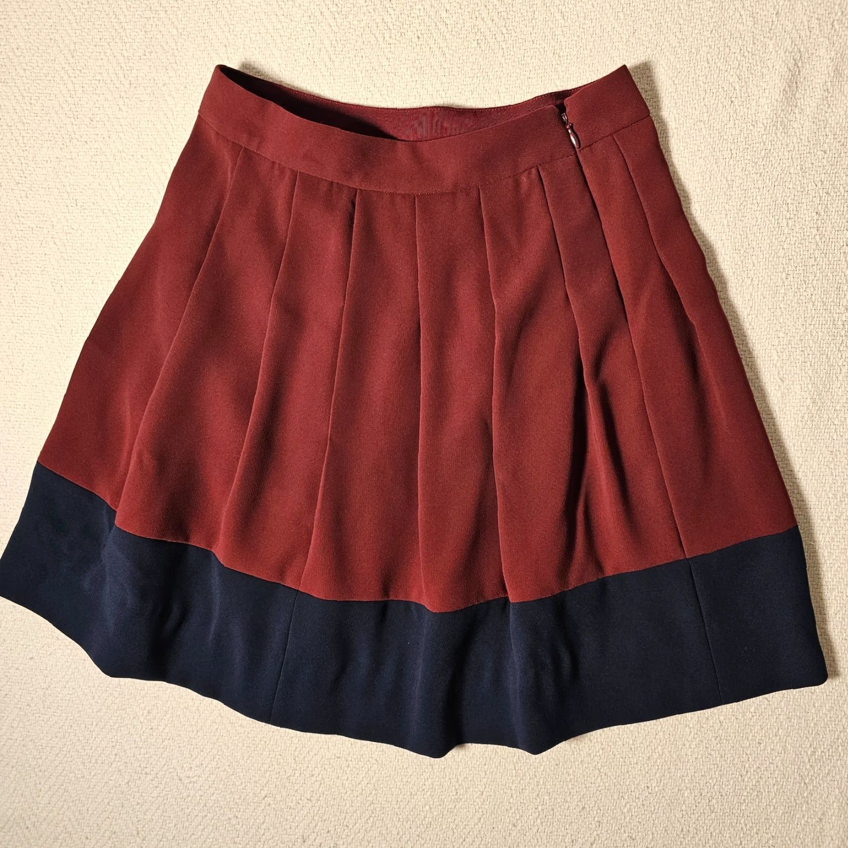 J.Crew J.CREW COLOR BLOCK PLEATED SKIRT SIZE 00 SIDE ZIPPER LINED SHORT MAROON NAVY POLYESTER JOB? Size 24" / US 00 / IT 34 - 7 Thumbnail