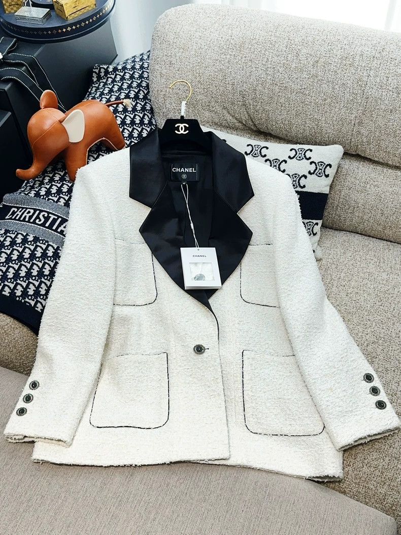 Chanel Chanel 22P Spring and Summer Preview White Four-pocket Bla Size S / US 4 / IT 40 - 1 Thumbnail