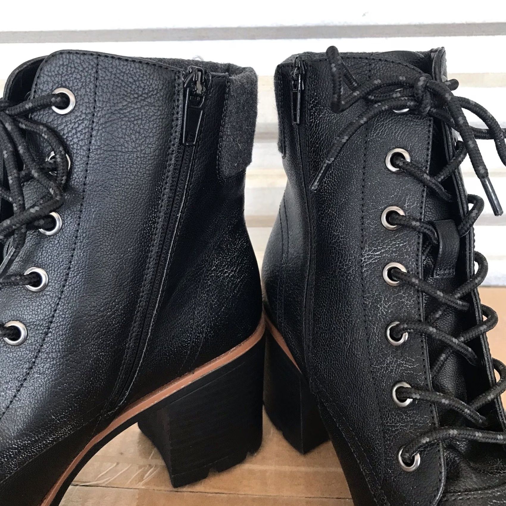 Naturalizer Naturalizer Women Black Madalynn 2 Faux Leather Distressed Lace-Up Ankle Boots 9 M Size US 9 / IT 39 - 4 Thumbnail
