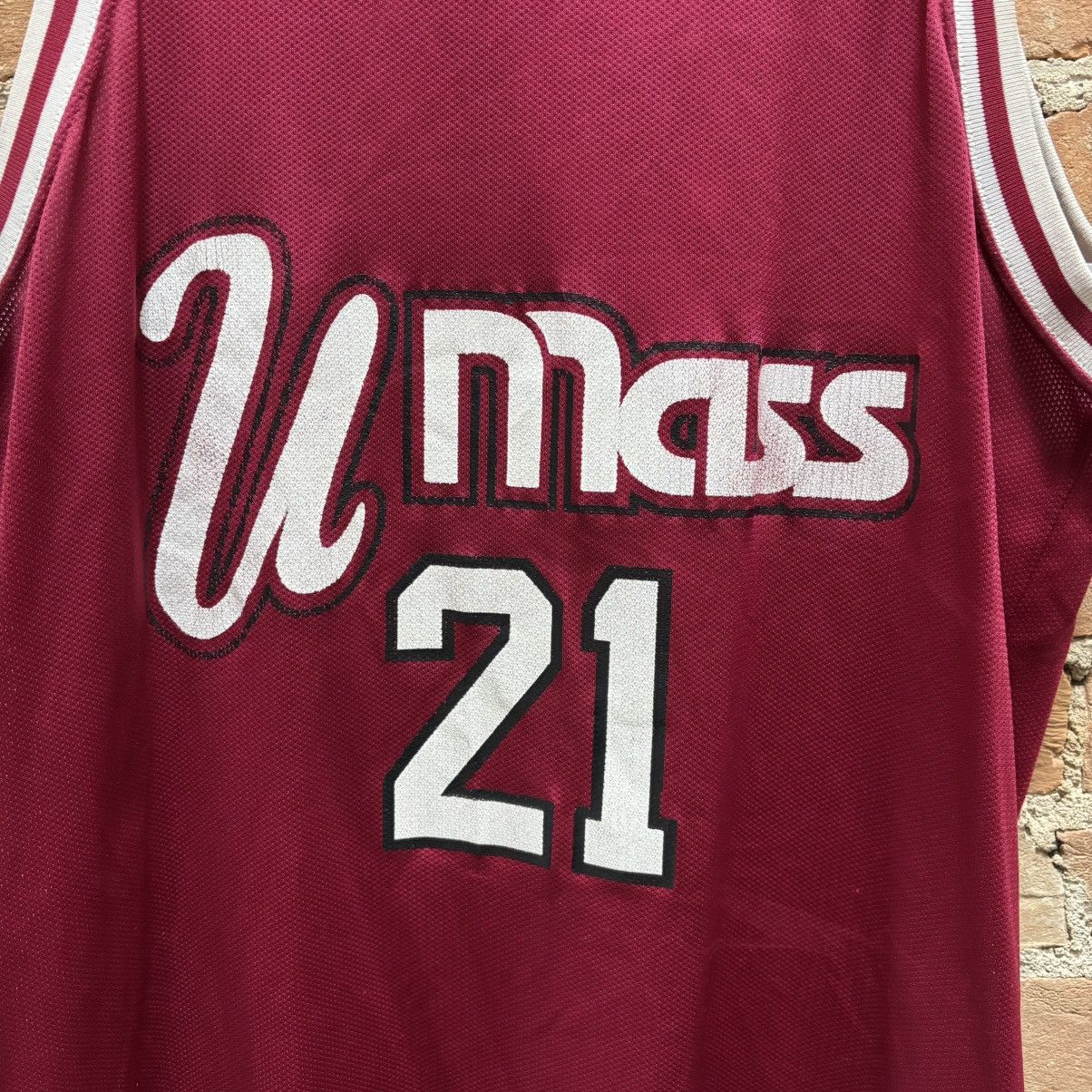 Champion × NCAA × Vintage 90s Marcus Camby University of Massachusetts Jersey Size US M / EU 48-50 / 2 - 2 Thumbnail