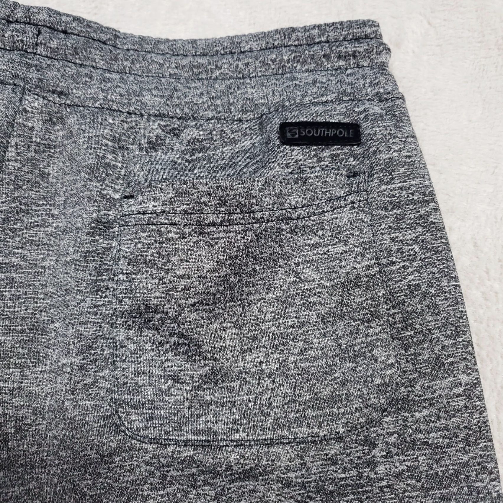 Southpole Southpole Sweat Shorts Men XL Gray Drawstring Zip Pockets Athletic Shorts Mens XL Gray Sweat Size US 36 / EU 52 - 5 Thumbnail