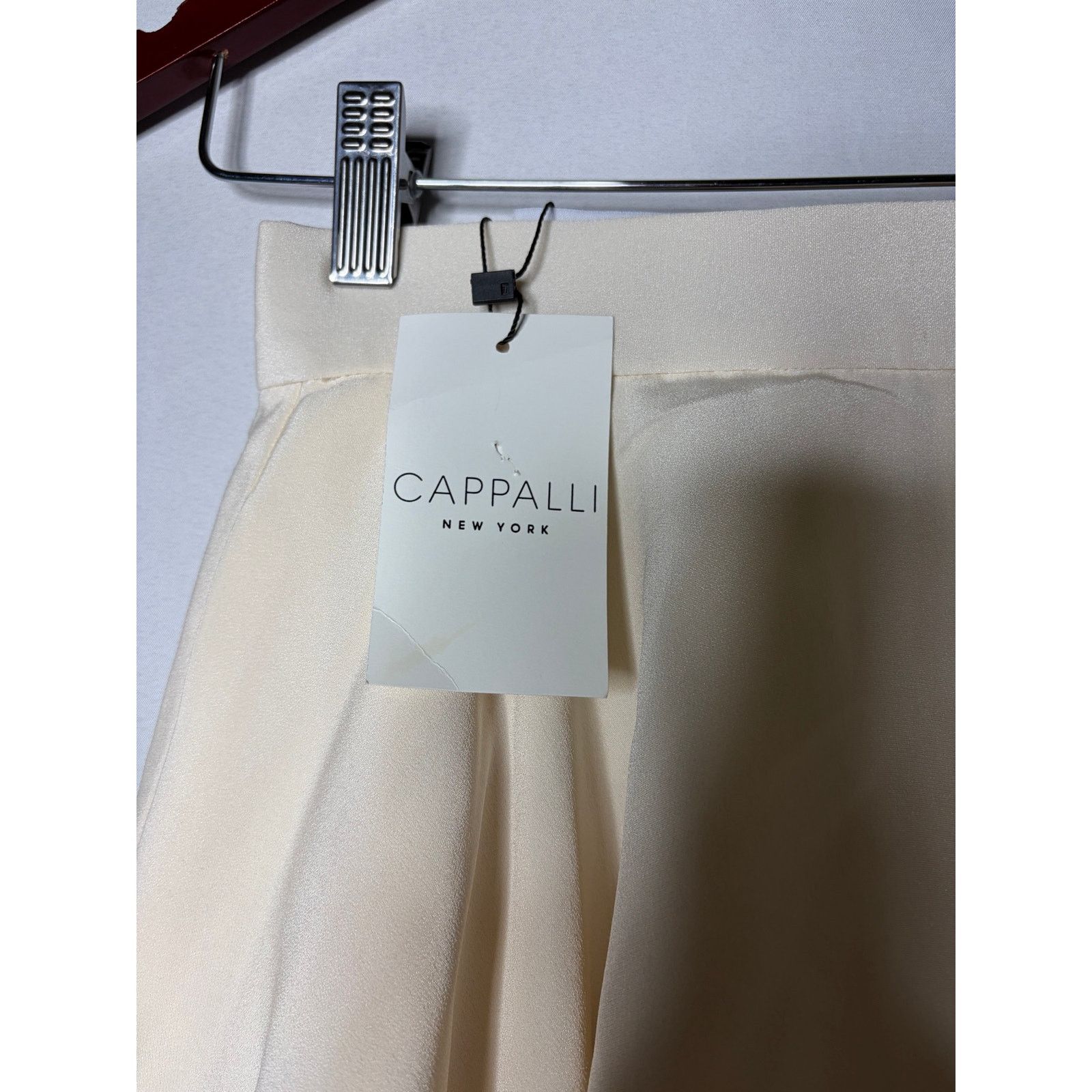 Other New Cappalli Gabriela Tap Pleated high rise shorts XS ivory Size 24" / US 00 / IT 34 - 4 Thumbnail