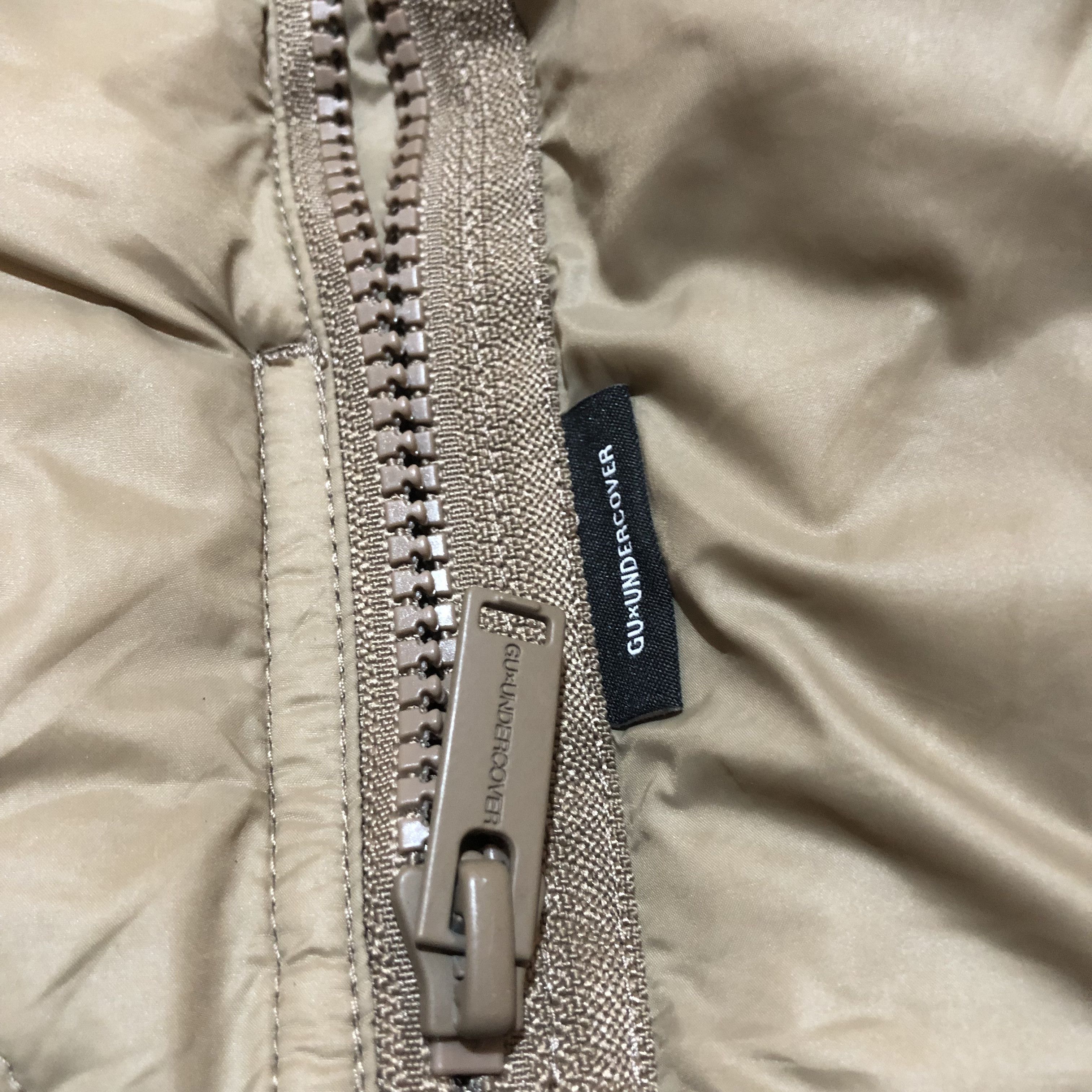 GU × Undercover Undercover GU Padded Puffer Jacket Beige Size US L / EU 52-54 / 3 - 6 Thumbnail