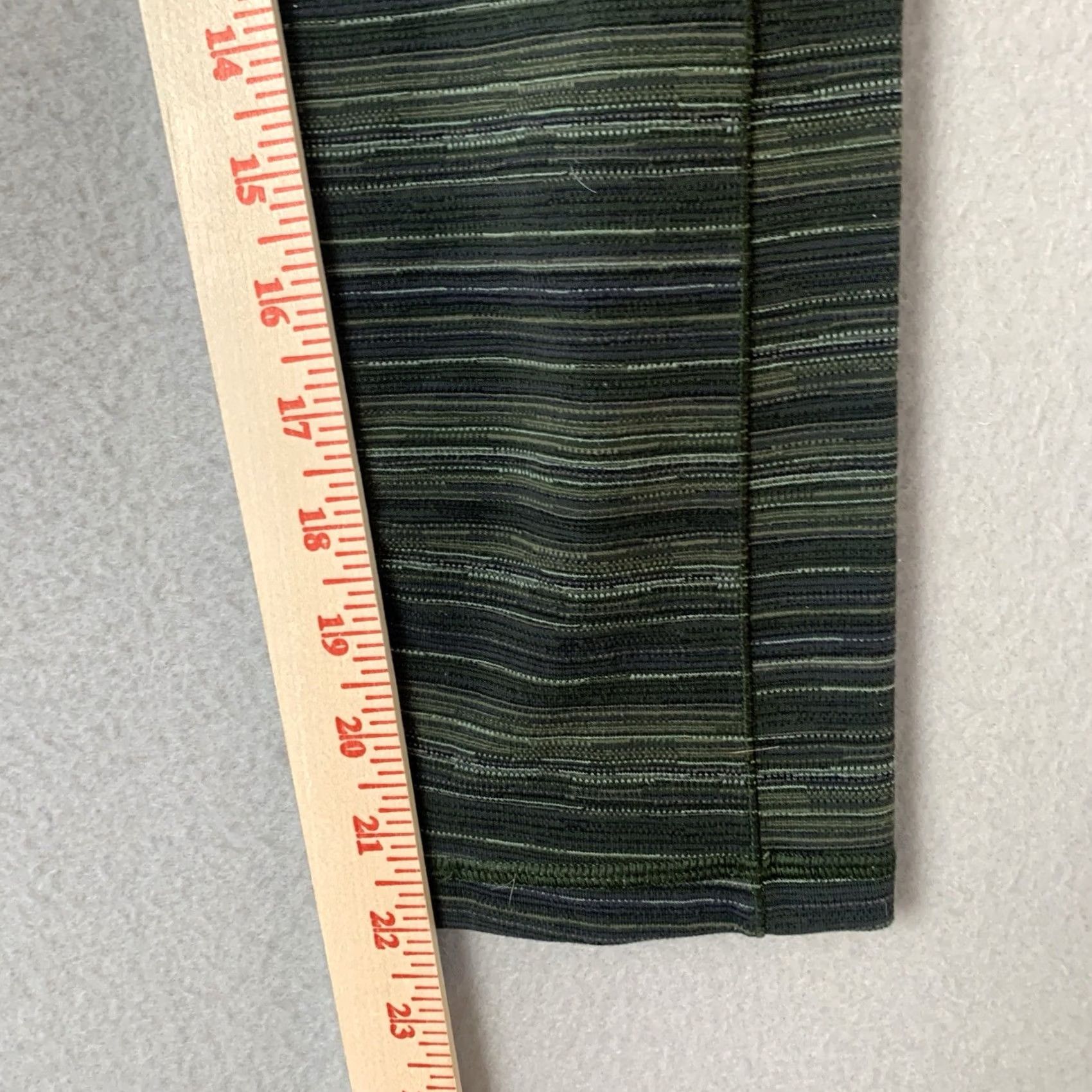 Lululemon VINTAGE Lululemon Athletica Capri Leggings Women’s Size 8 Green Exercise Yoga Casual Size 30" / US 8 / IT 44 - 4 Thumbnail
