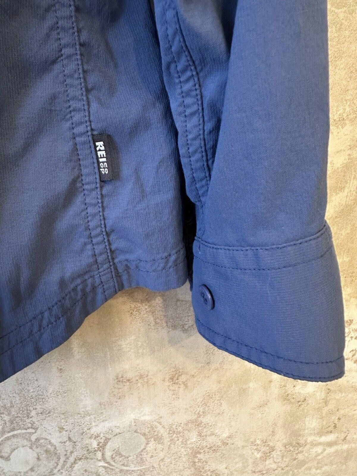 Rei Rei Shirt Women's Medium Blue Button Down Outdoor Size M / US 6-8 / IT 42-44 - 3 Thumbnail