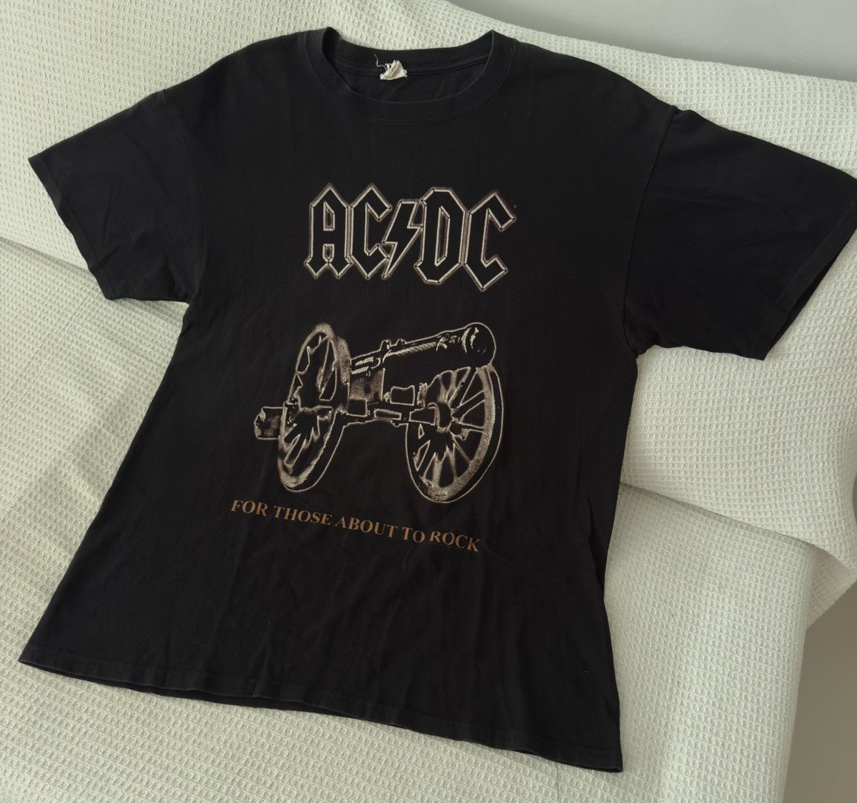 Band Tees Vintage AC/DC For Those About To Rock We Salute You 1999 Size US XL / EU 56 / 4 - 1 Thumbnail