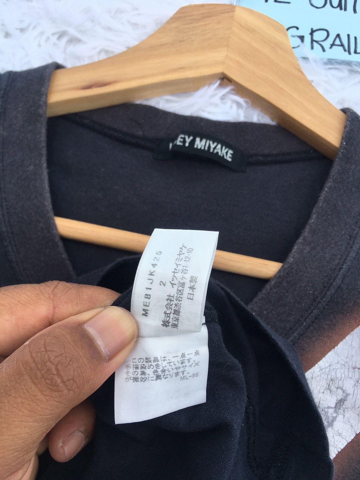 Issey Miyake Rare Vintage Issey Miyake V Neck Tshirt Size US M / EU 48-50 / 2 - 11 Thumbnail